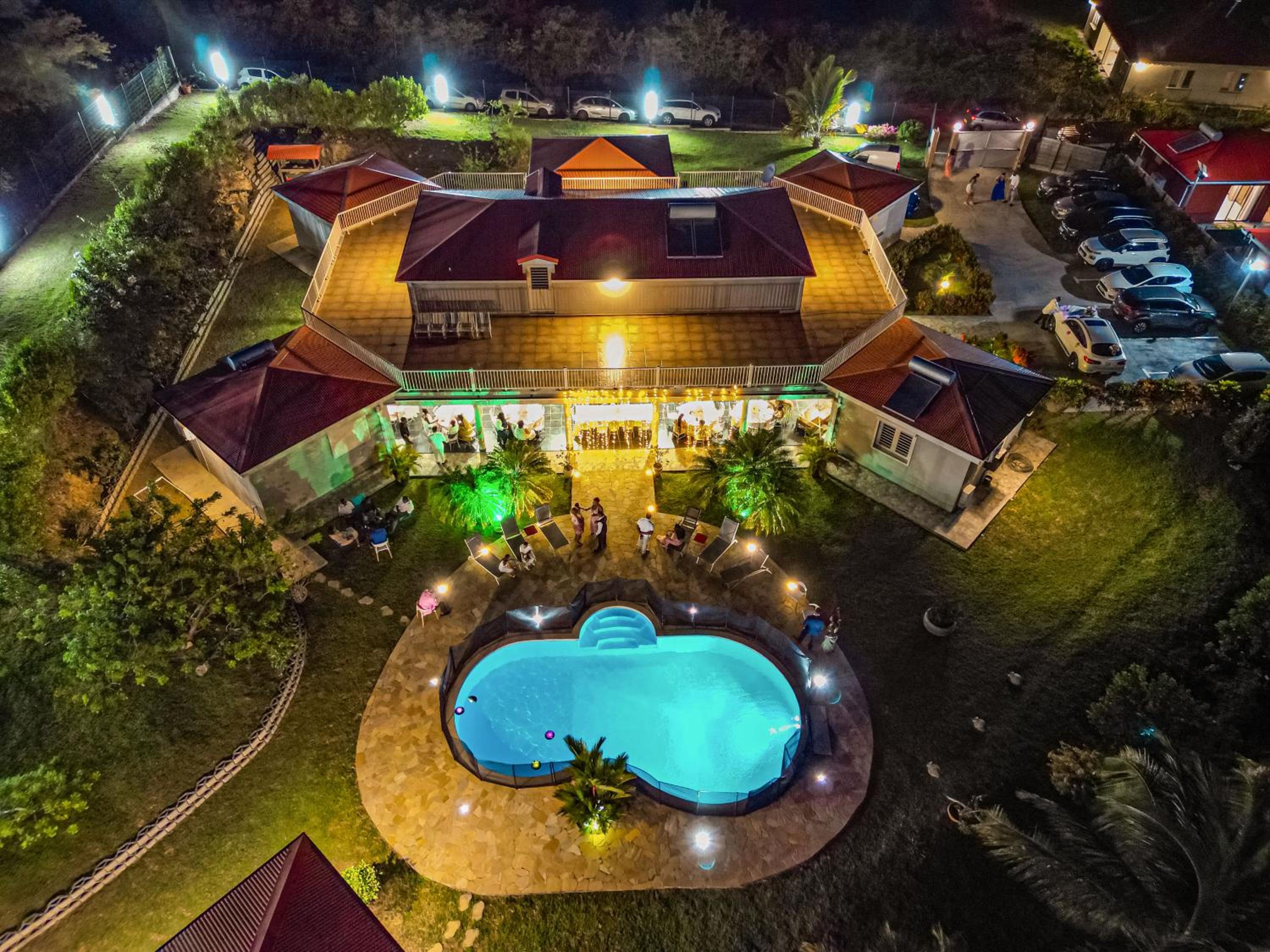 VILLA de standing POM KANEL, vue mer, piscine