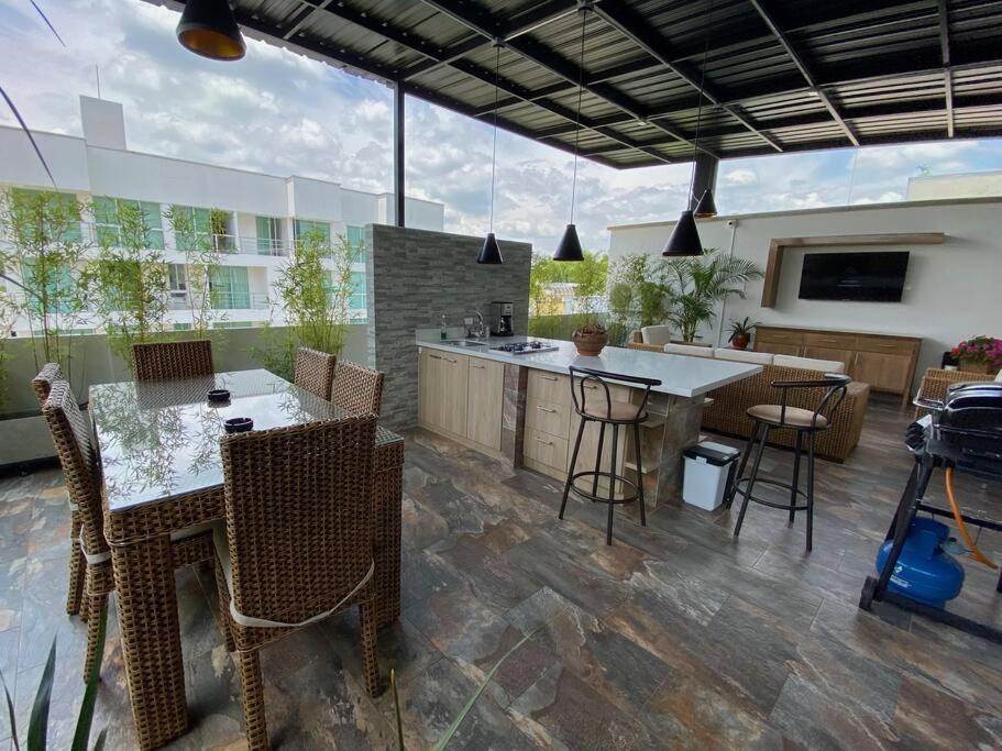 Luxury Terrace, Villa in Cali