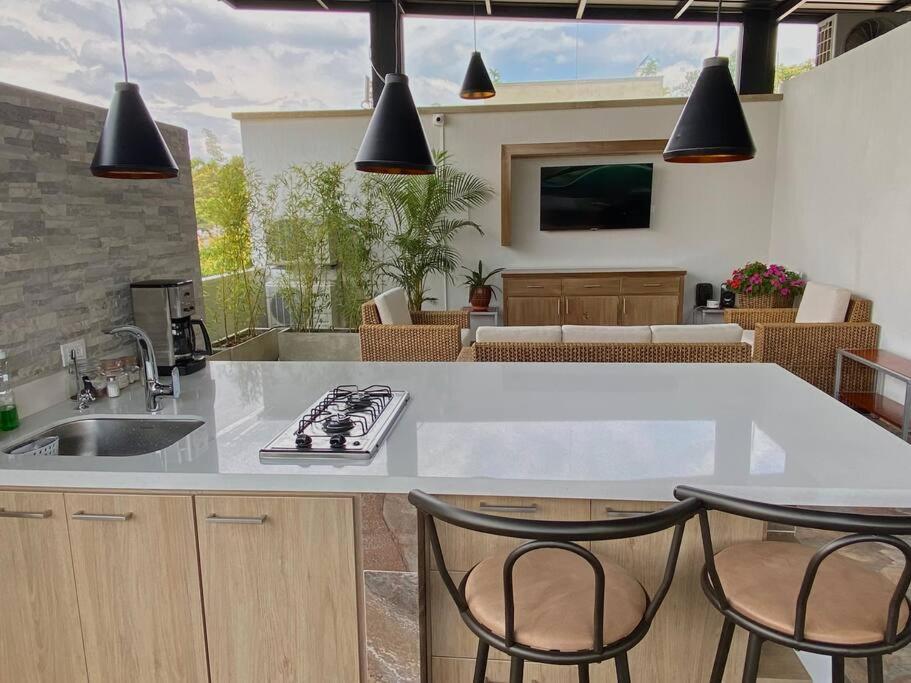 Luxury Terrace, Villa in Cali