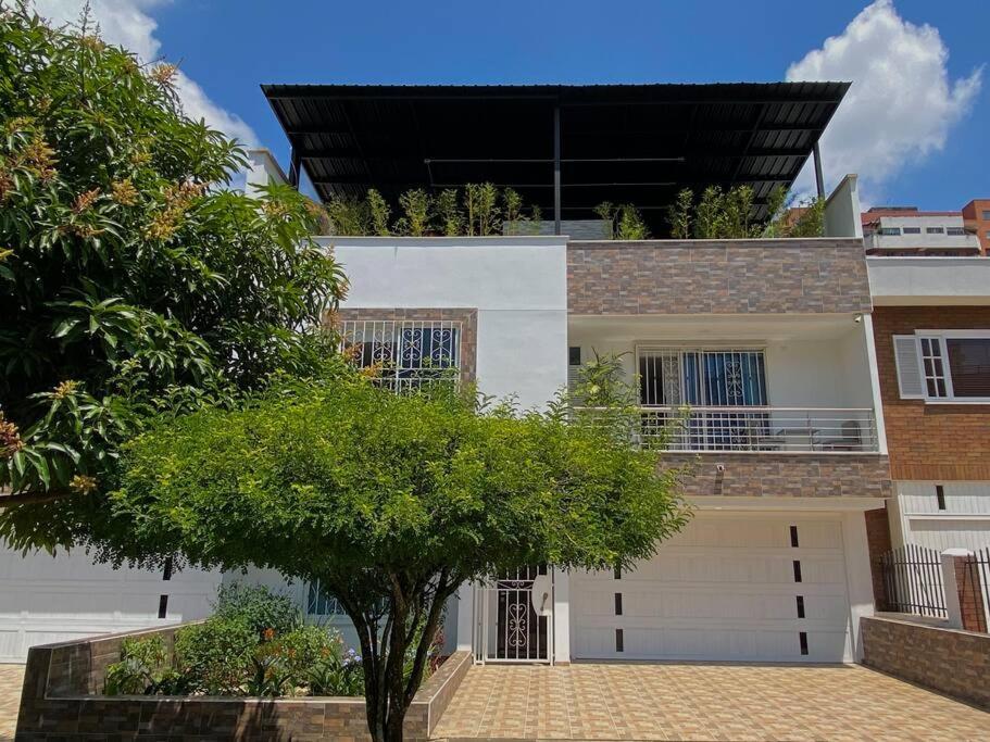 Luxury Terrace, Villa in Cali