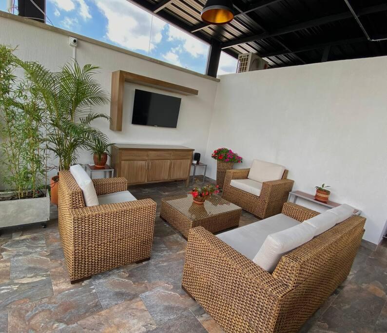 Luxury Terrace, Villa in Cali