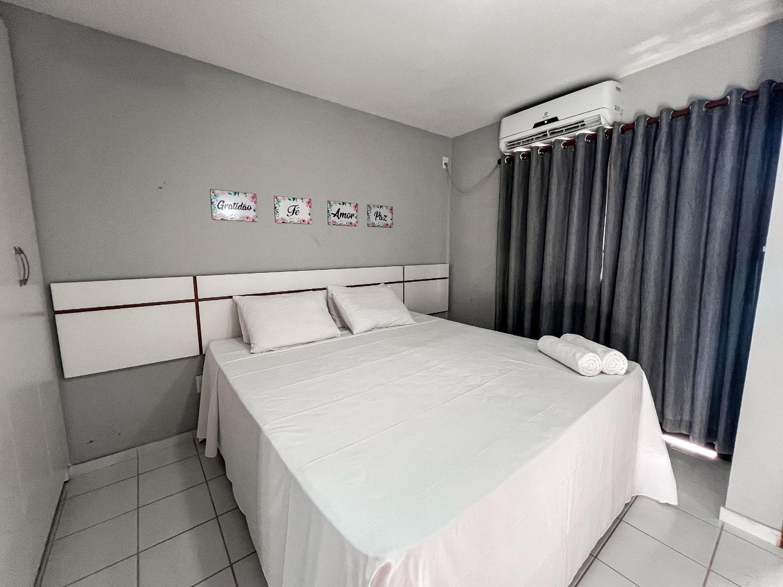 Casas no Residencial Mont Sinai com 2 ou 3 suítes (todas com ar), internet privativa 300MBPS a aproximadamento 250m da Praia de Taperapuã, condomínio com p