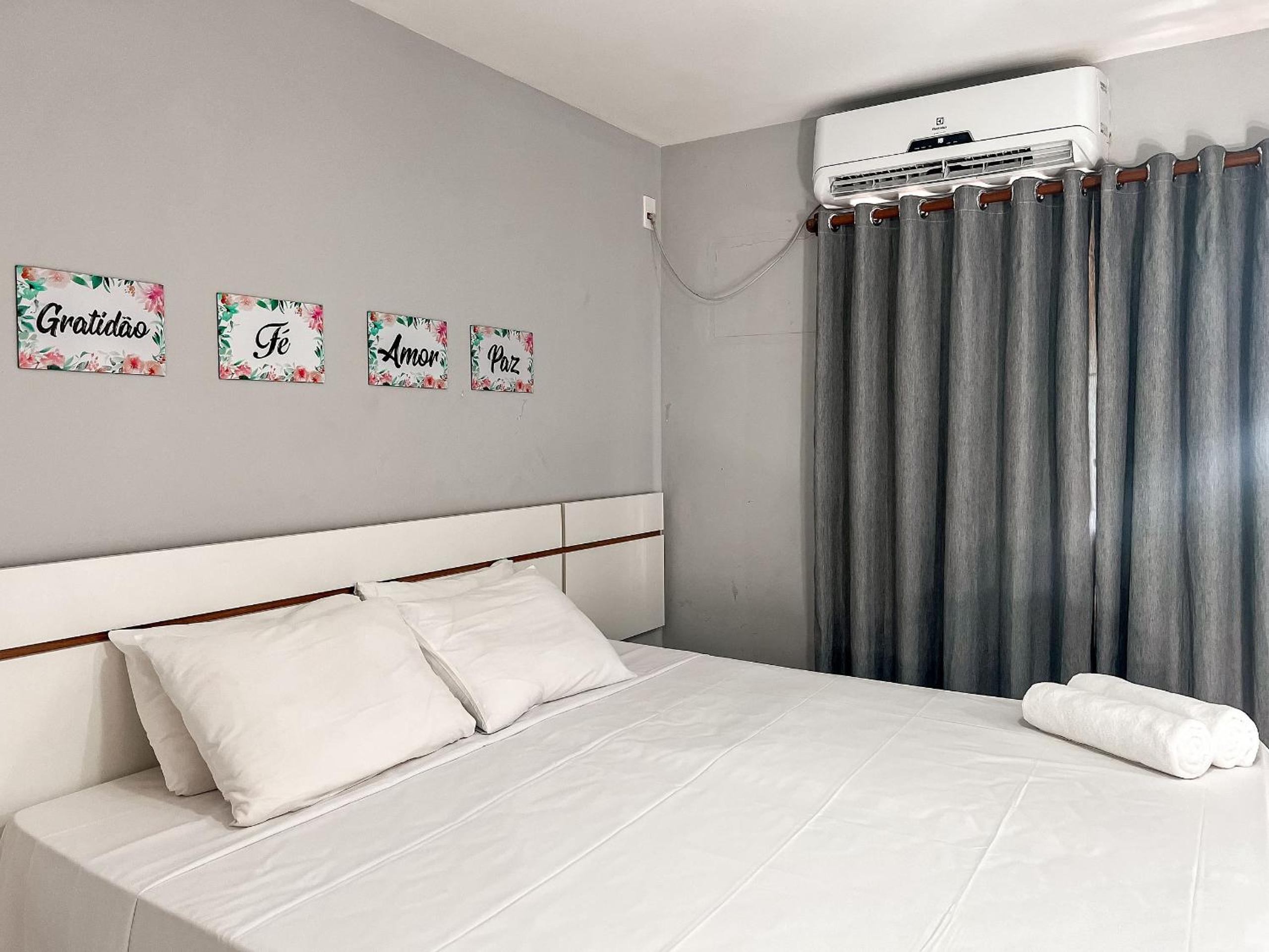 Casas no Residencial Mont Sinai com 2 ou 3 suítes (todas com ar), internet privativa 300MBPS a aproximadamento 250m da Praia de Taperapuã, condomínio com p