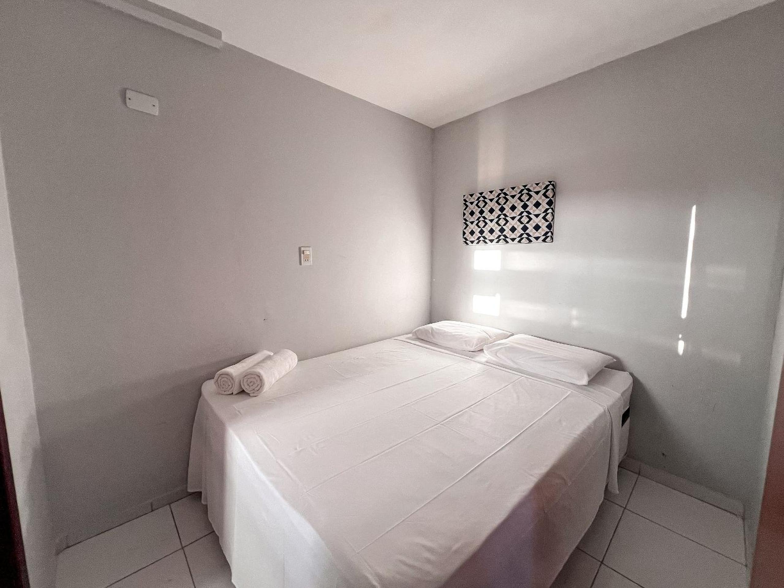 Casas no Residencial Mont Sinai com 2 ou 3 suítes (todas com ar), internet privativa 300MBPS a aproximadamento 250m da Praia de Taperapuã, condomínio com p