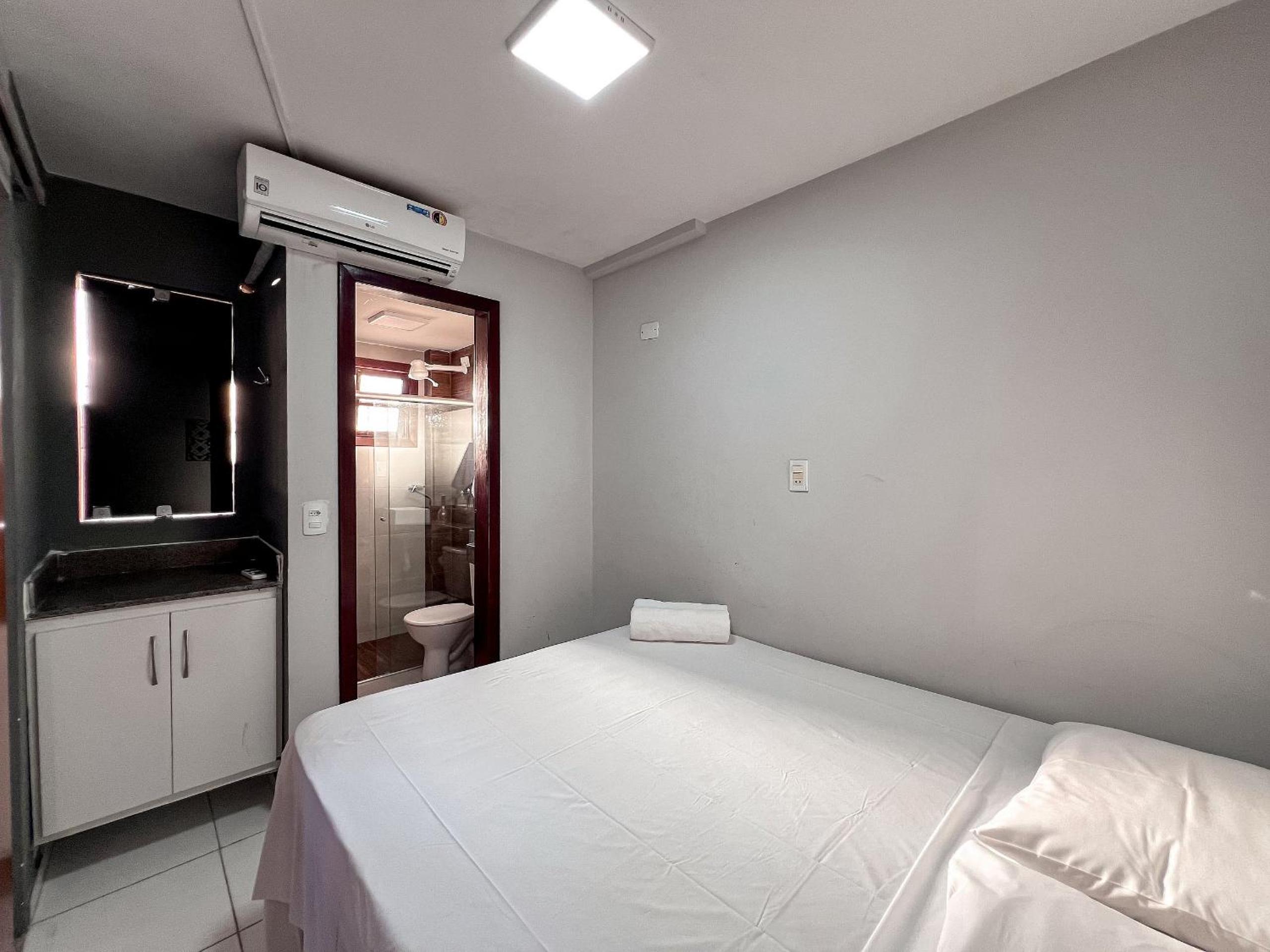 Casas no Residencial Mont Sinai com 2 ou 3 suítes (todas com ar), internet privativa 300MBPS a aproximadamento 250m da Praia de Taperapuã, condomínio com p