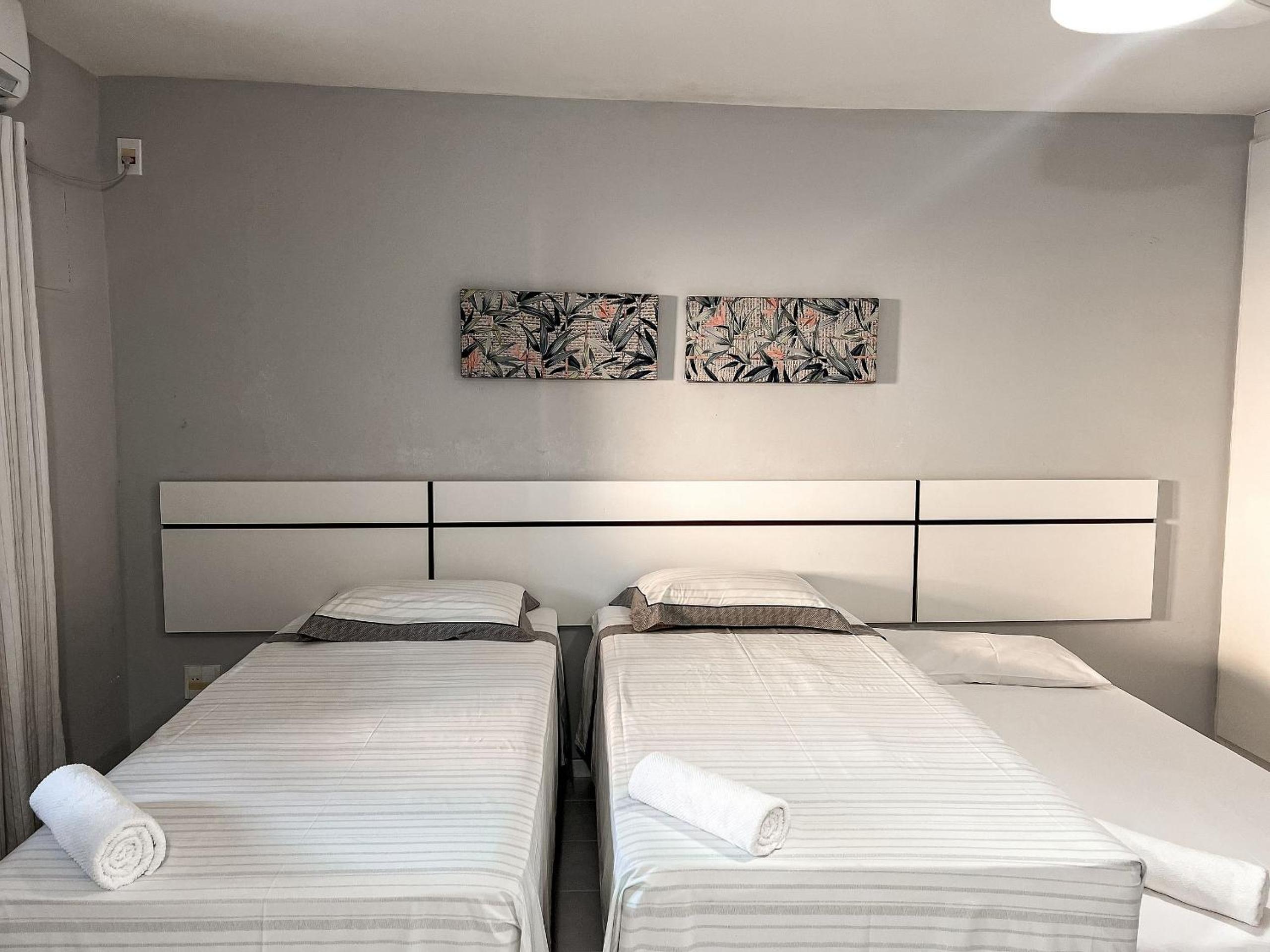 Casas no Residencial Mont Sinai com 2 ou 3 suítes (todas com ar), internet privativa 300MBPS a aproximadamento 250m da Praia de Taperapuã, condomínio com p