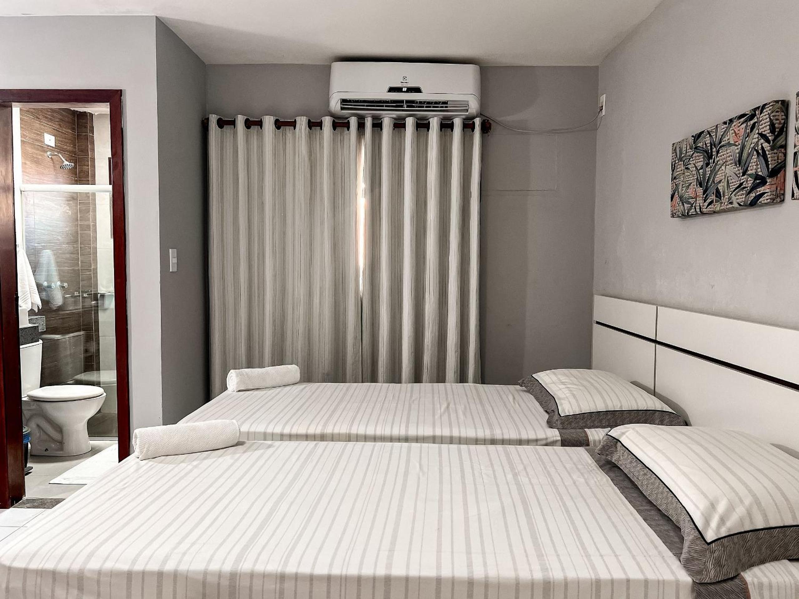 Casas no Residencial Mont Sinai com 2 ou 3 suítes (todas com ar), internet privativa 300MBPS a aproximadamento 250m da Praia de Taperapuã, condomínio com p