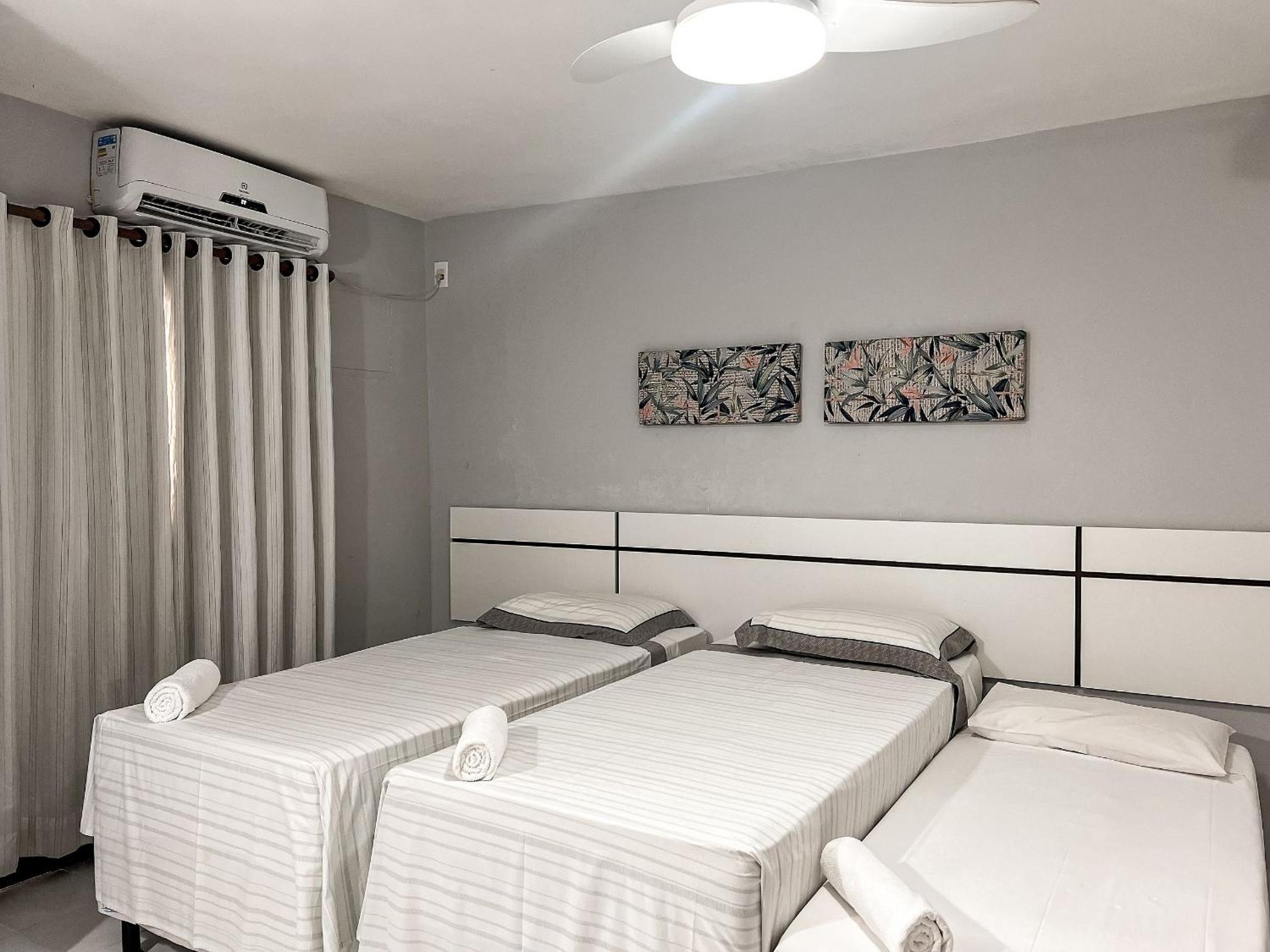 Casas no Residencial Mont Sinai com 2 ou 3 suítes (todas com ar), internet privativa 300MBPS a aproximadamento 250m da Praia de Taperapuã, condomínio com p