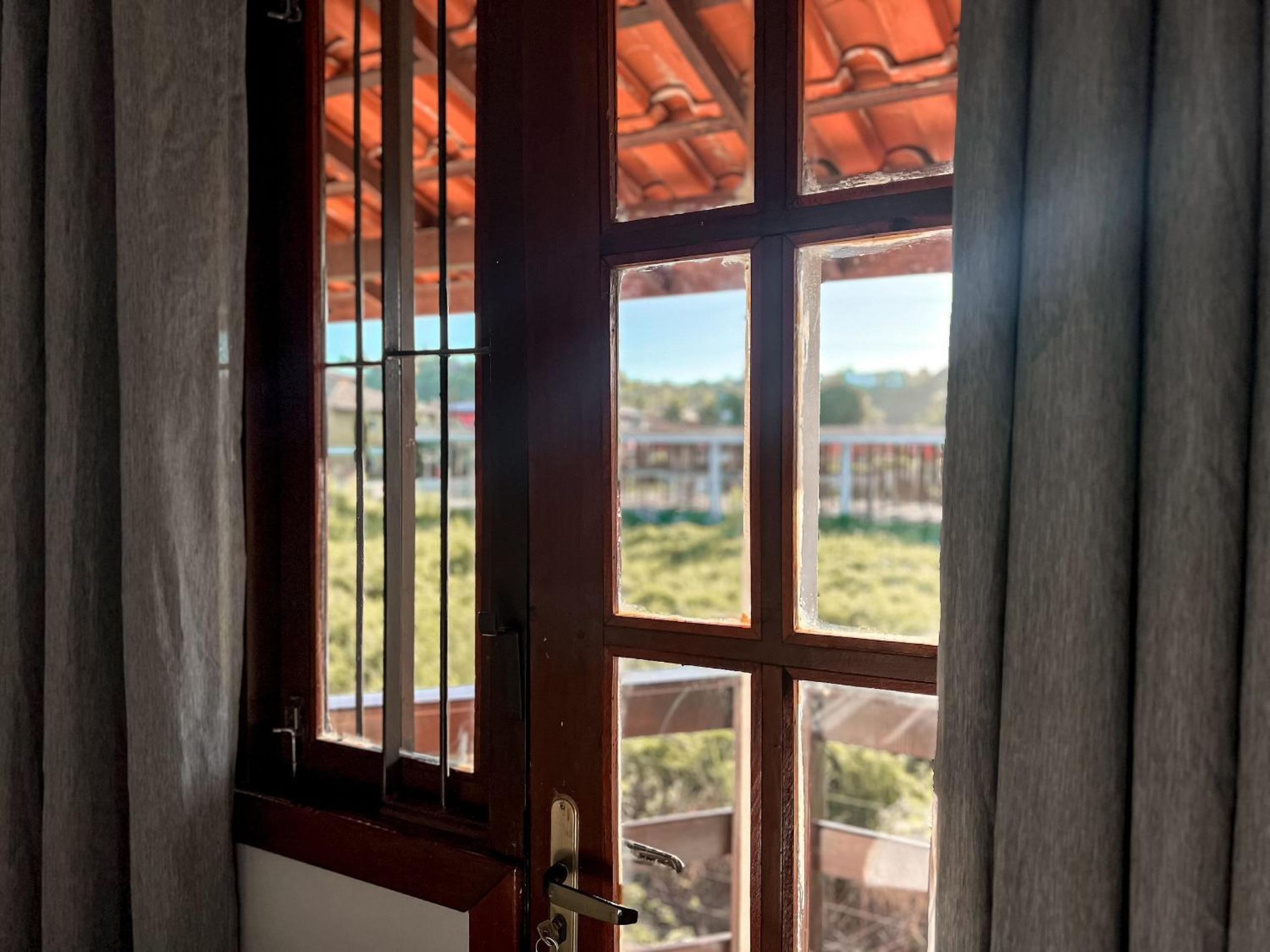 Casas no Residencial Mont Sinai com 2 ou 3 suítes (todas com ar), internet privativa 300MBPS a aproximadamento 250m da Praia de Taperapuã, condomínio com p