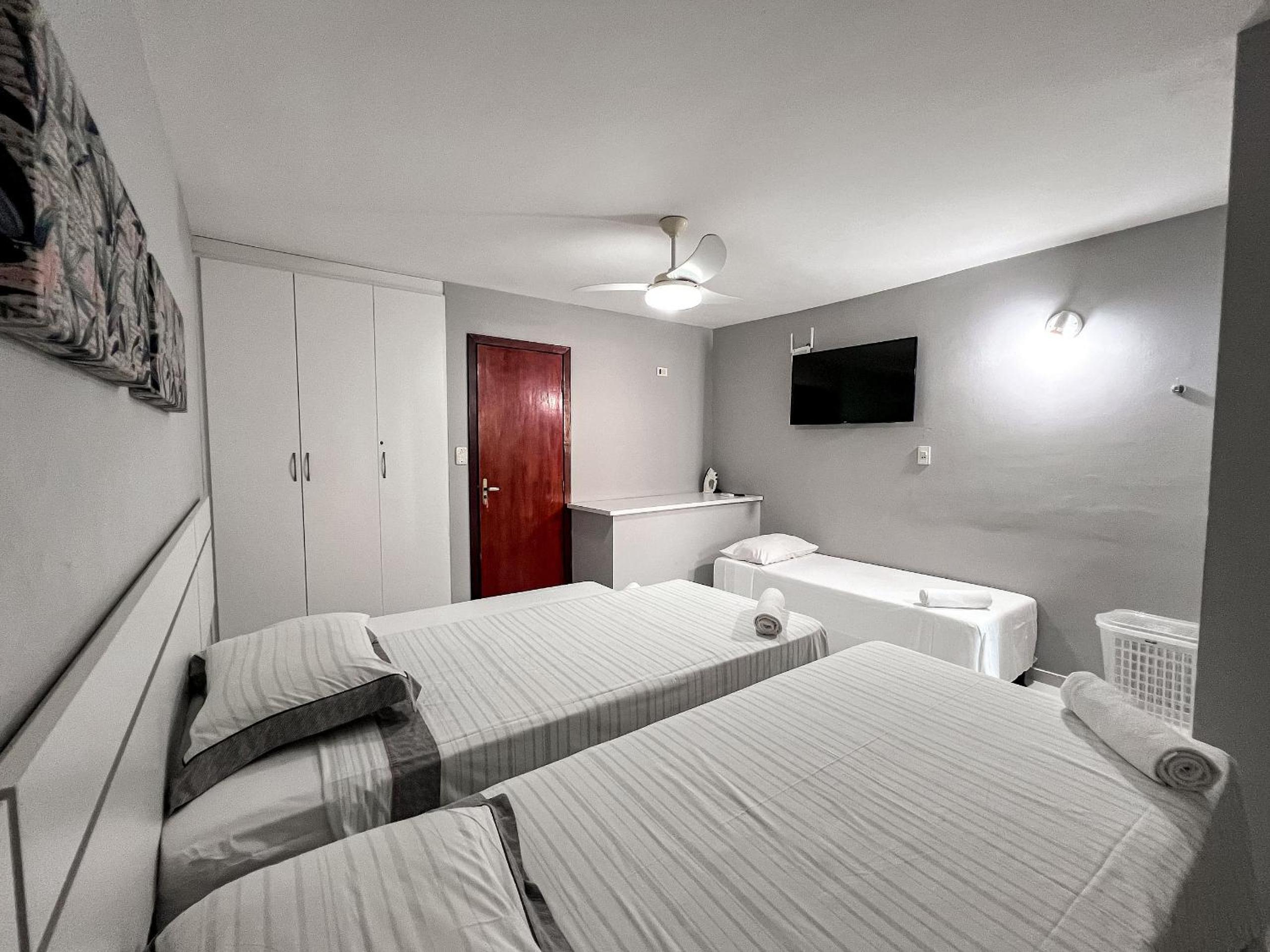Casas no Residencial Mont Sinai com 2 ou 3 suítes (todas com ar), internet privativa 300MBPS a aproximadamento 250m da Praia de Taperapuã, condomínio com p