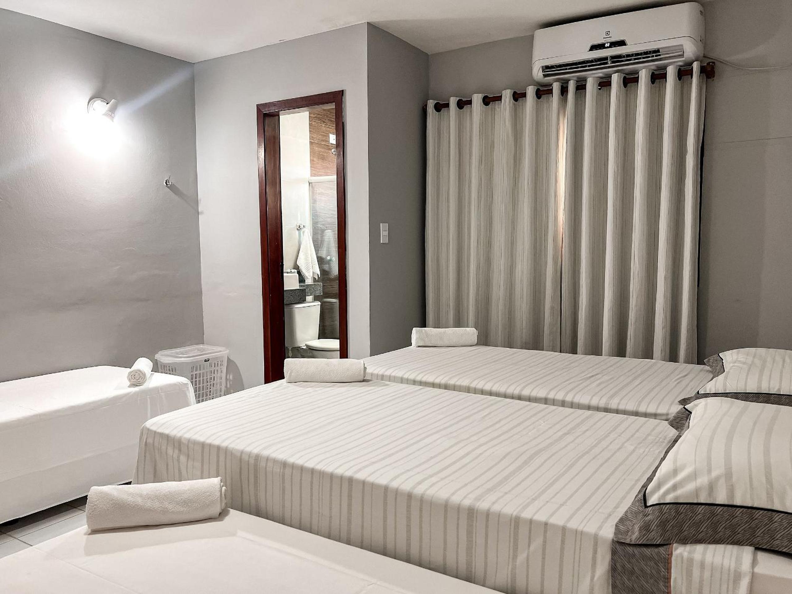 Casas no Residencial Mont Sinai com 2 ou 3 suítes (todas com ar), internet privativa 300MBPS a aproximadamento 250m da Praia de Taperapuã, condomínio com p