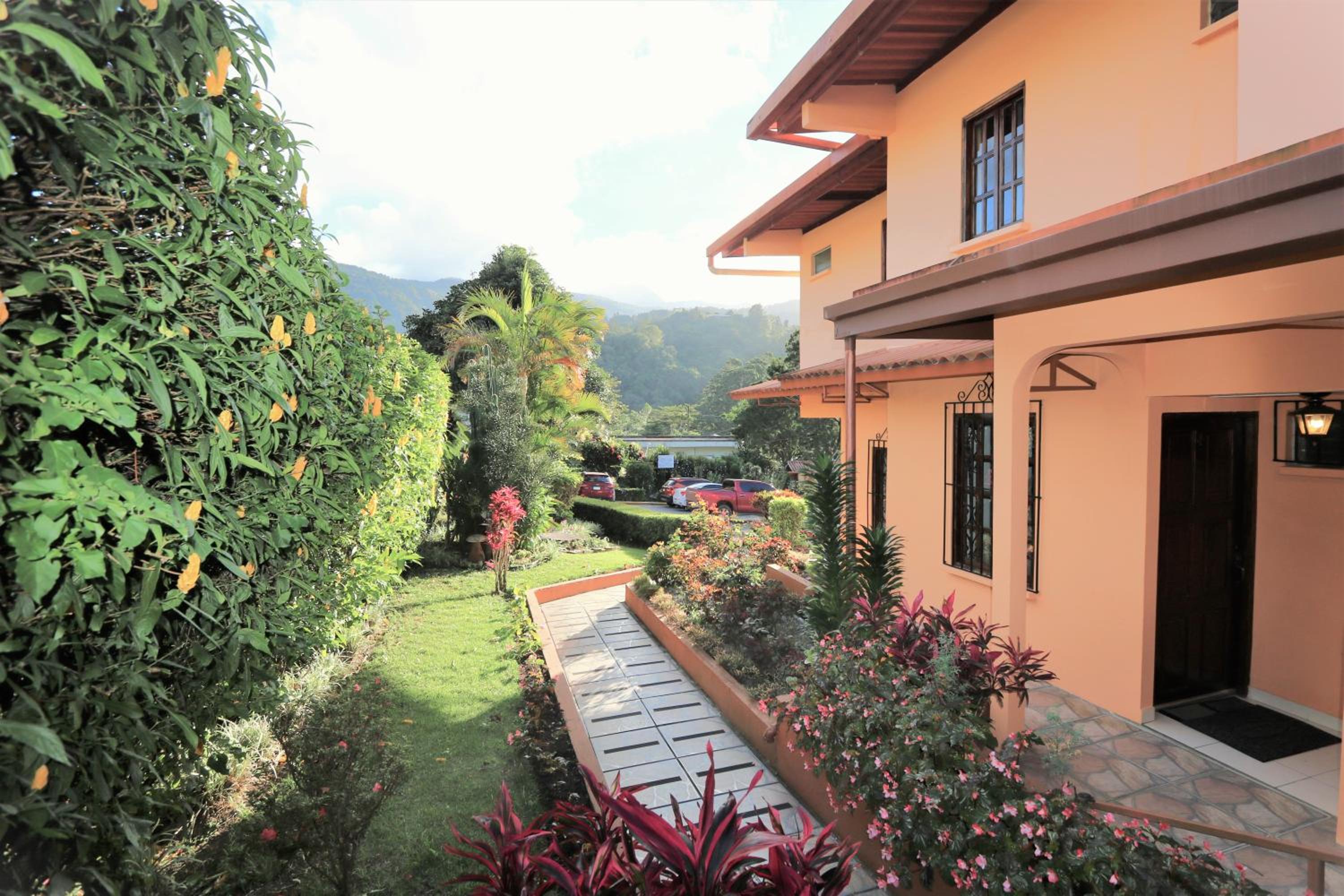 Hotel Aparthotel Los Pinos - Image 1