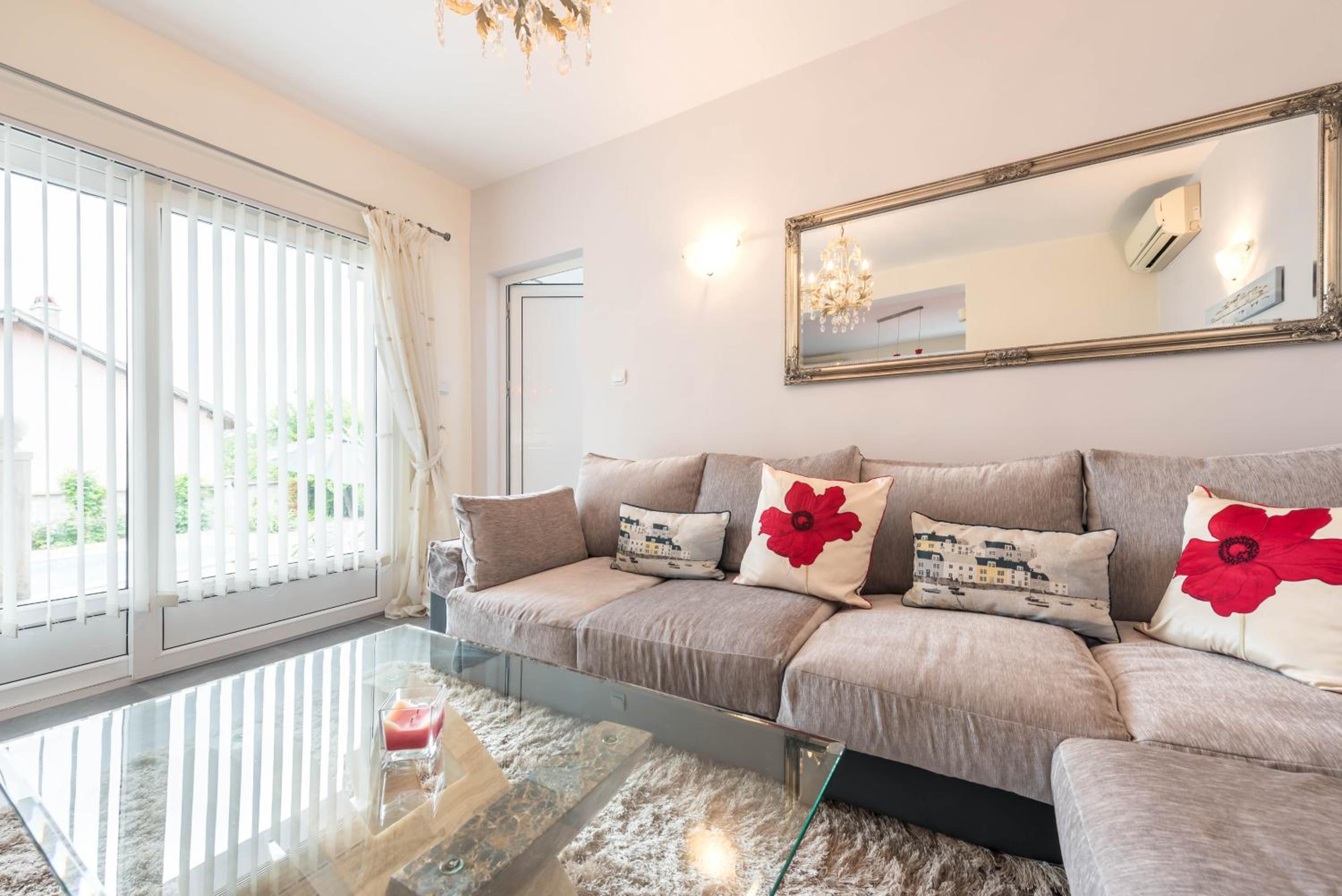 Villa Azur- Sea View Luxury with Pool near Balchik