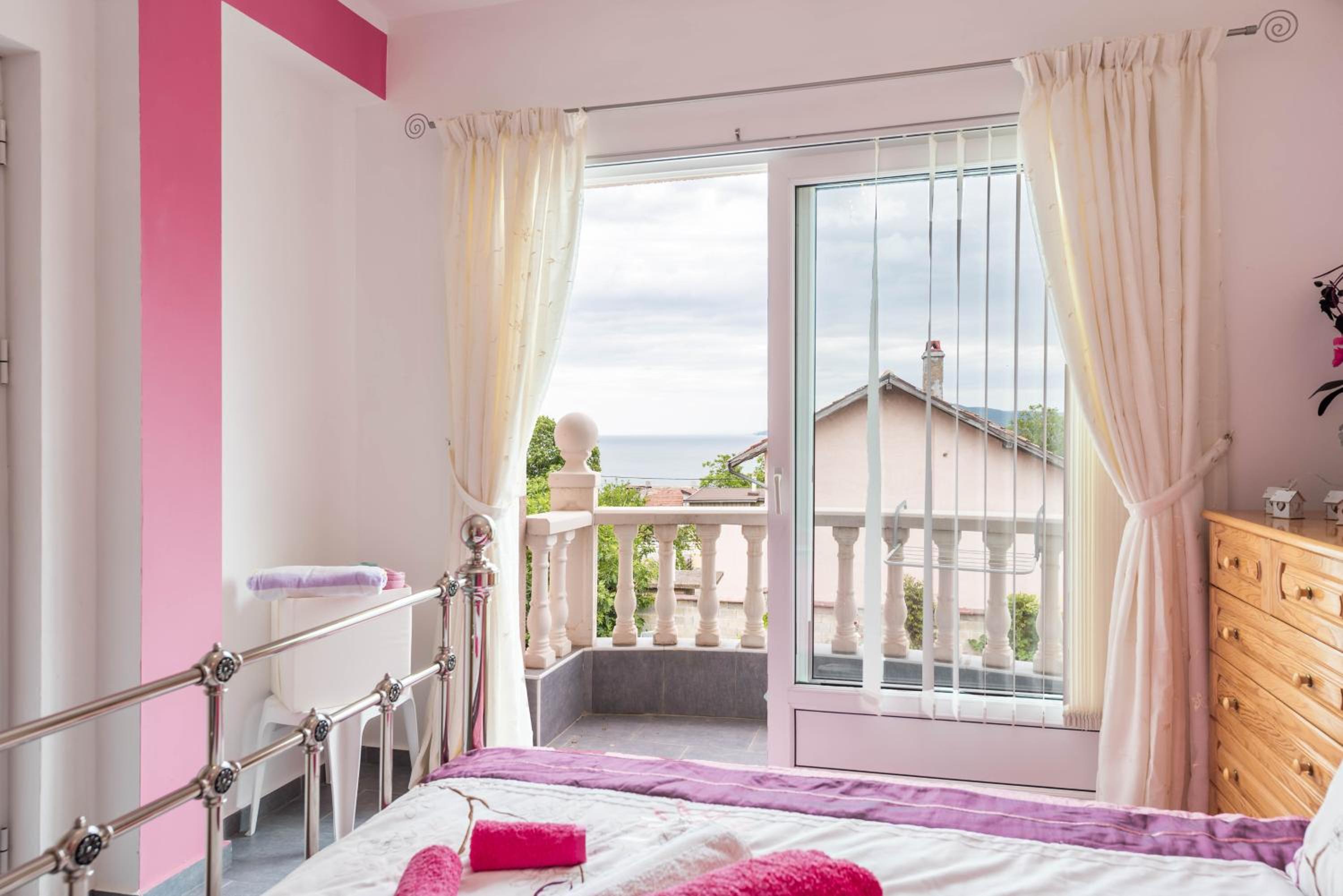 Villa Azur- Sea View Luxury with Pool near Balchik
