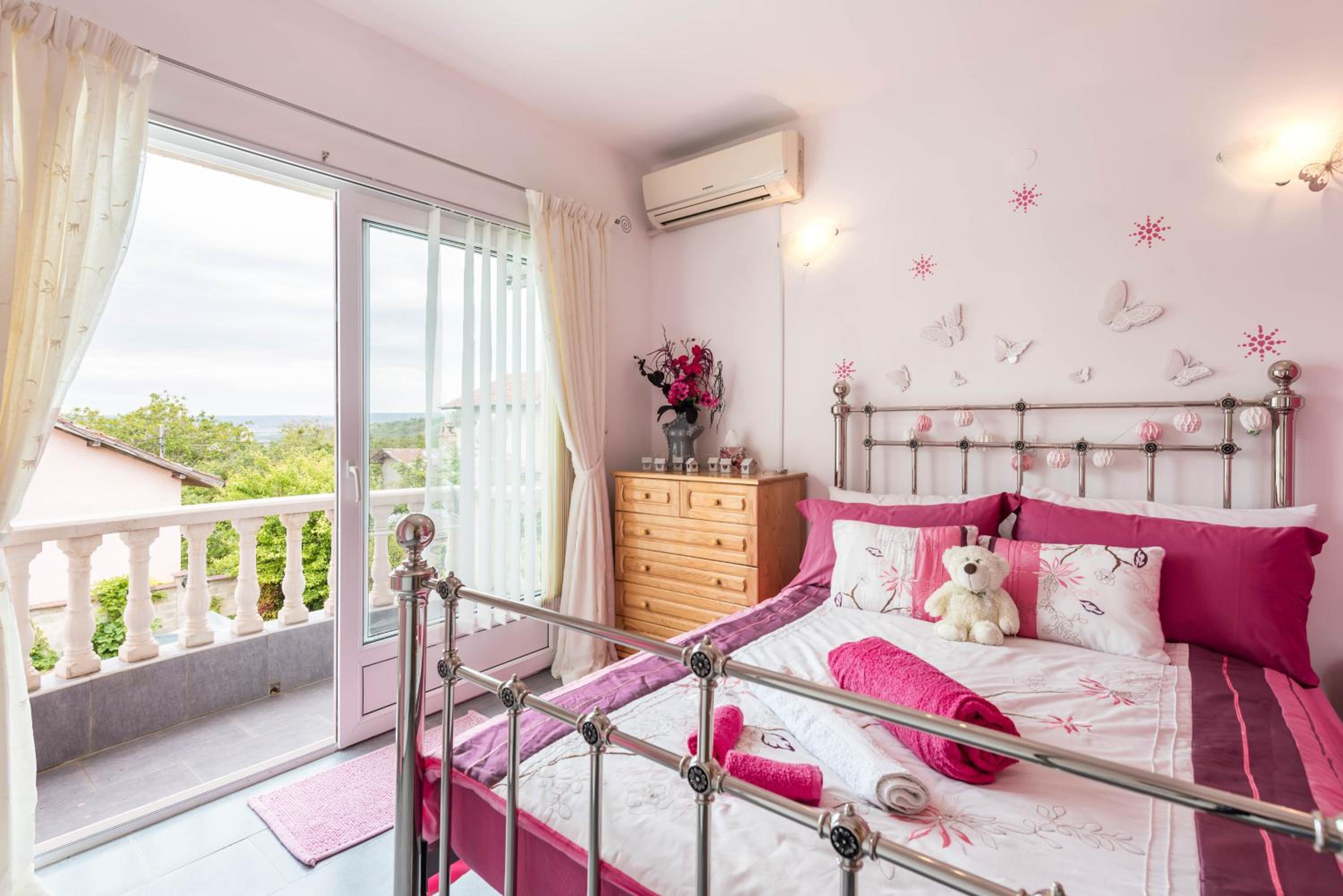 Villa Azur- Sea View Luxury with Pool near Balchik