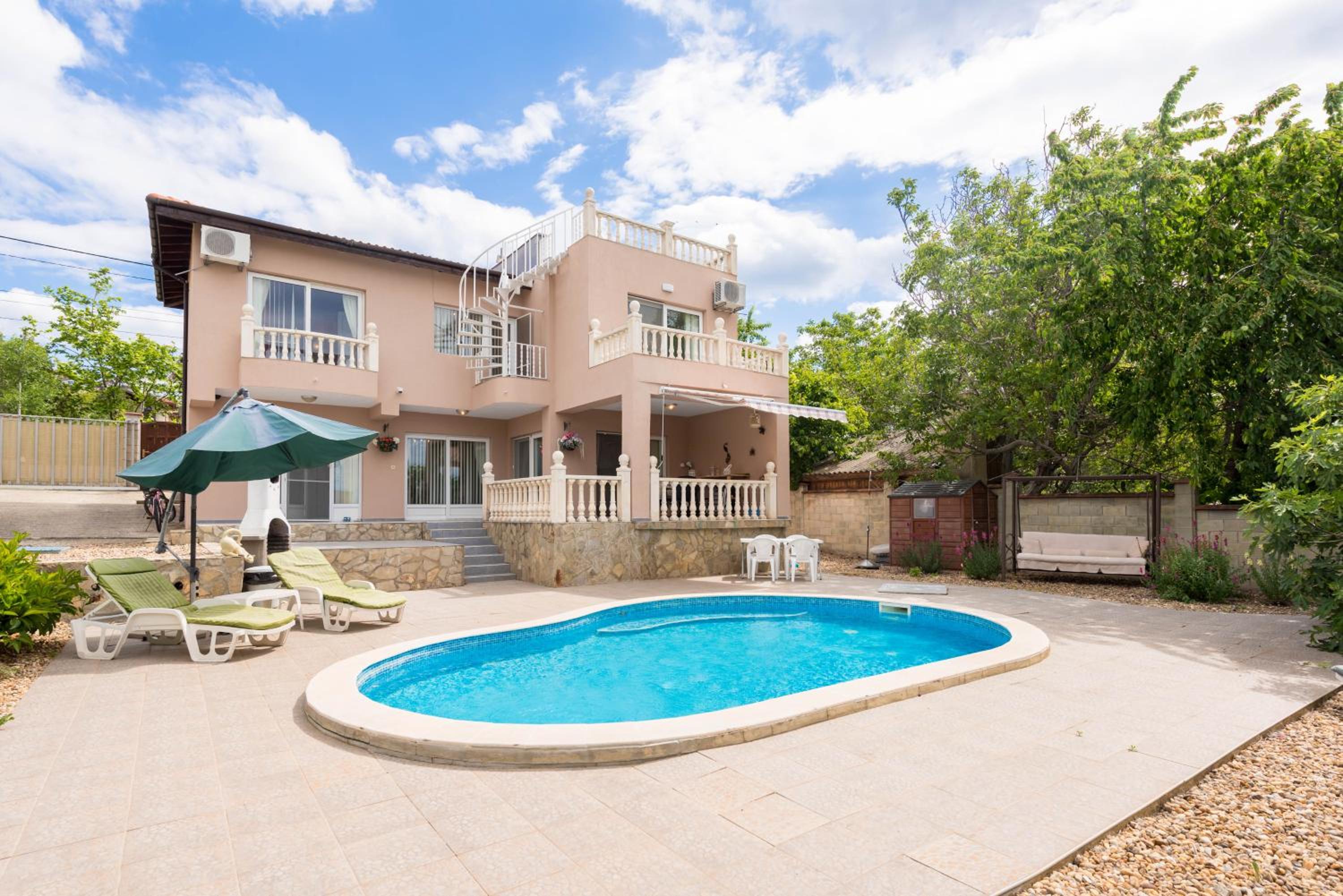 Villa Azur- Sea View Luxury with Pool near Balchik