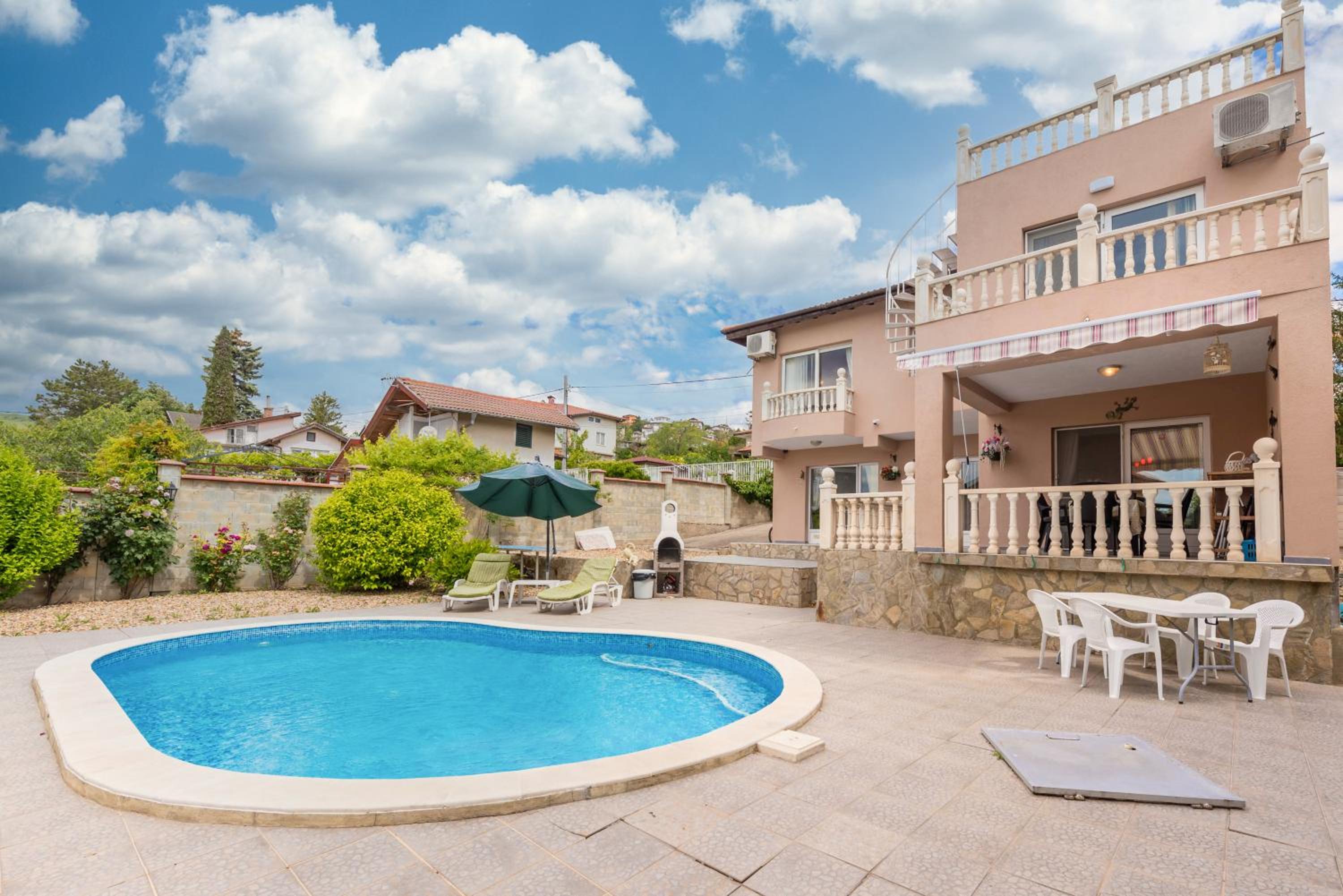 Villa Azur- Sea View Luxury with Pool near Balchik