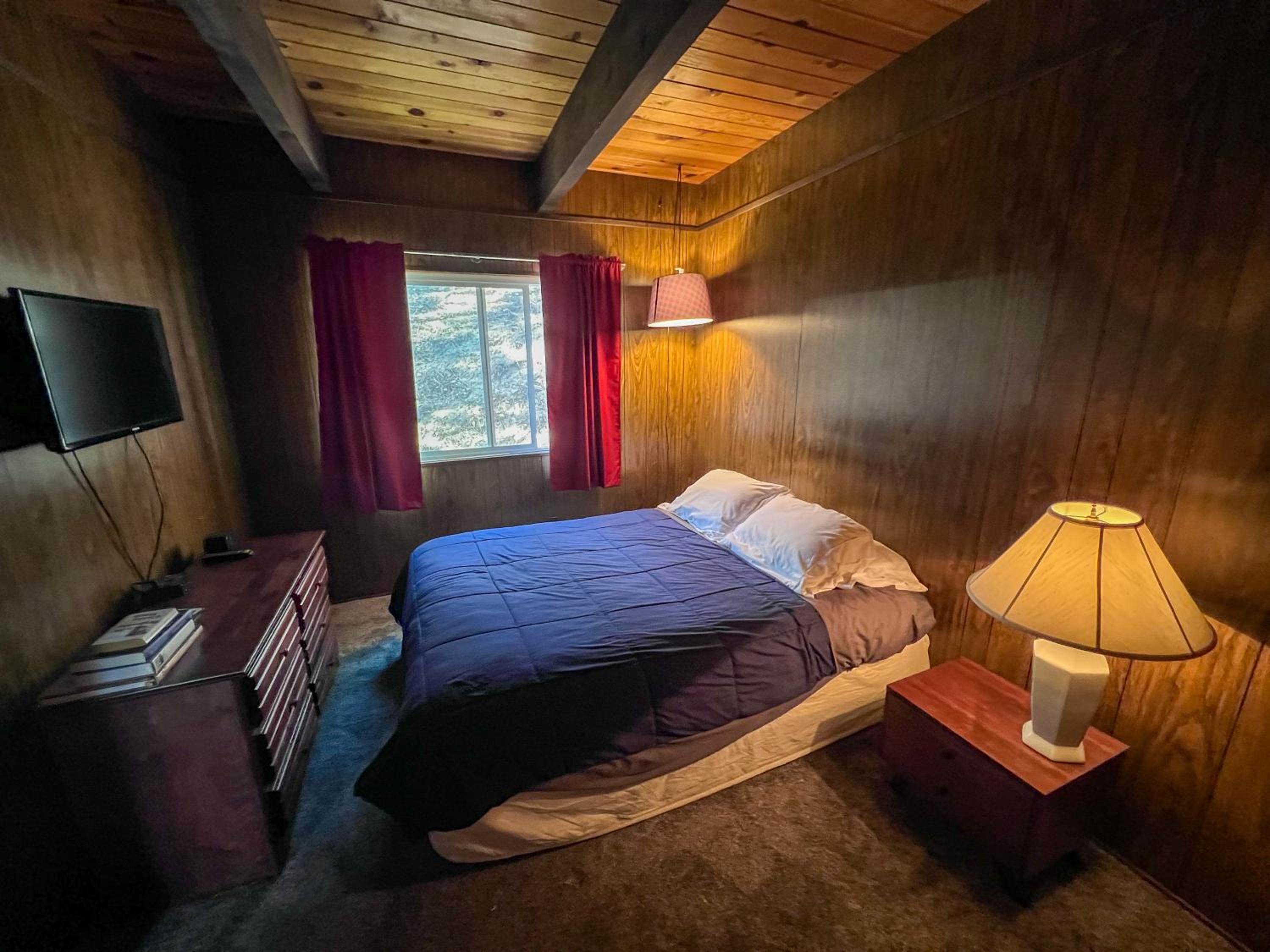 ITH Big Bear Lake Hostel & Lodge