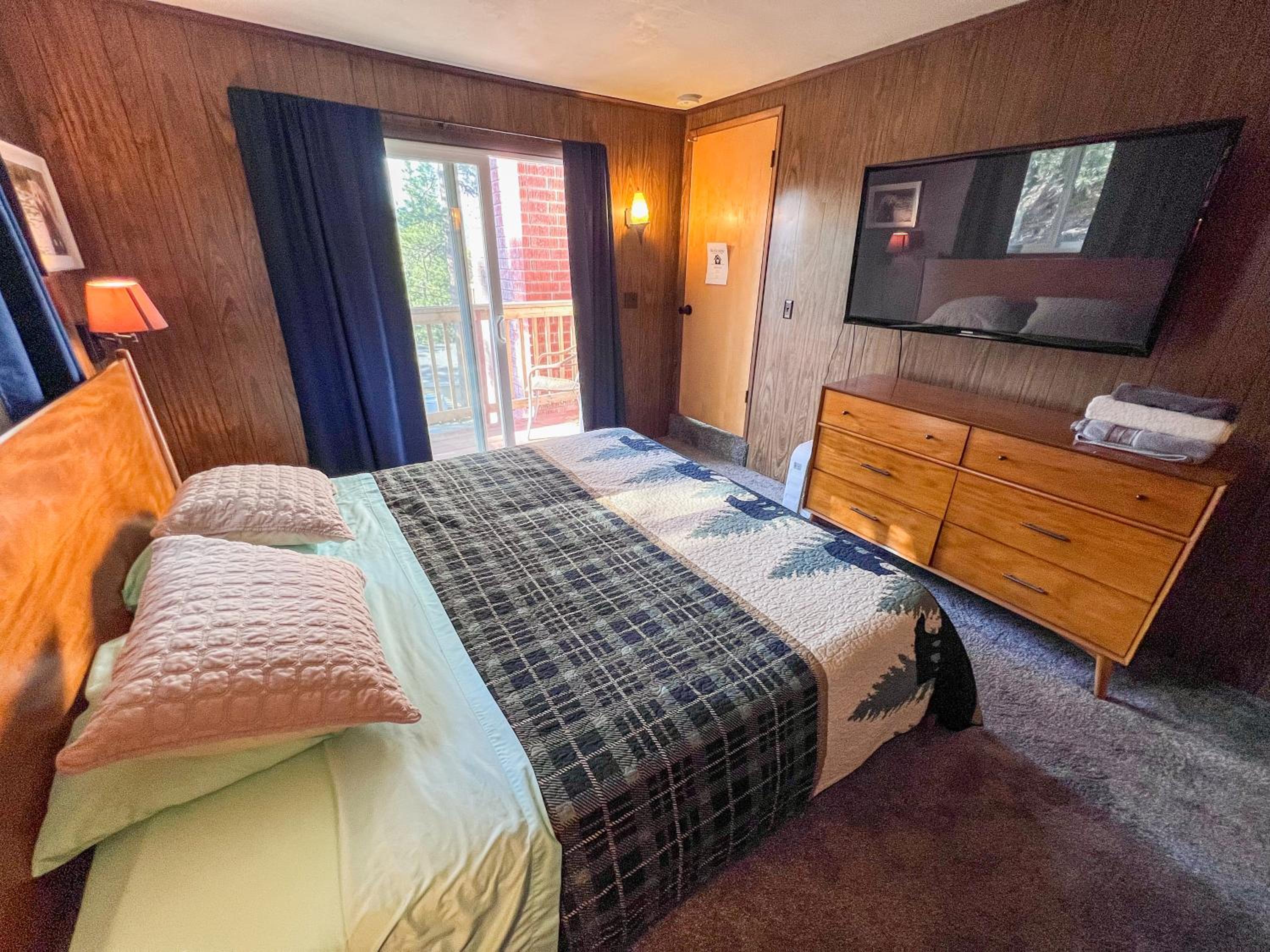 ITH Big Bear Lake Hostel & Lodge