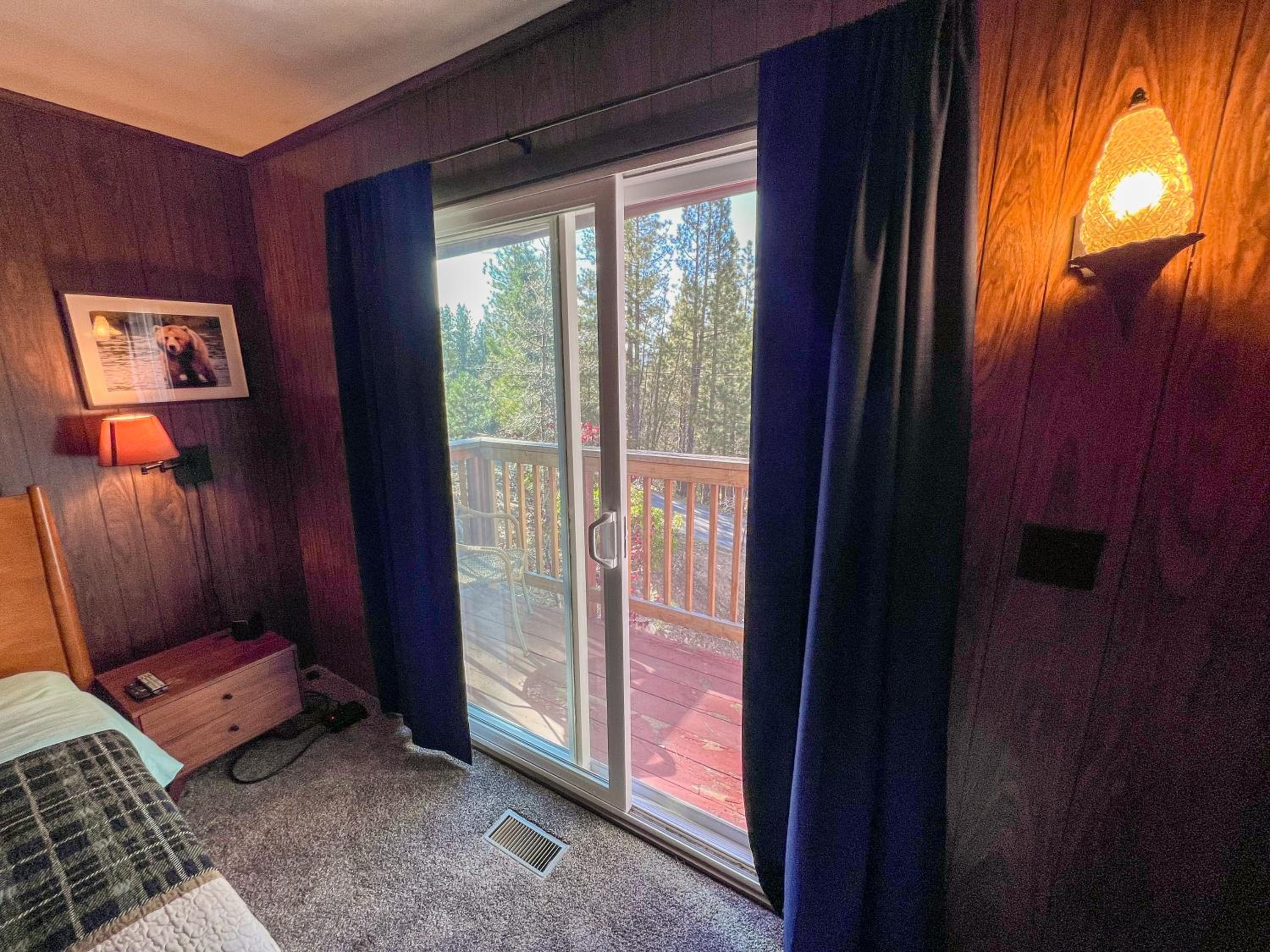 ITH Big Bear Lake Hostel & Lodge