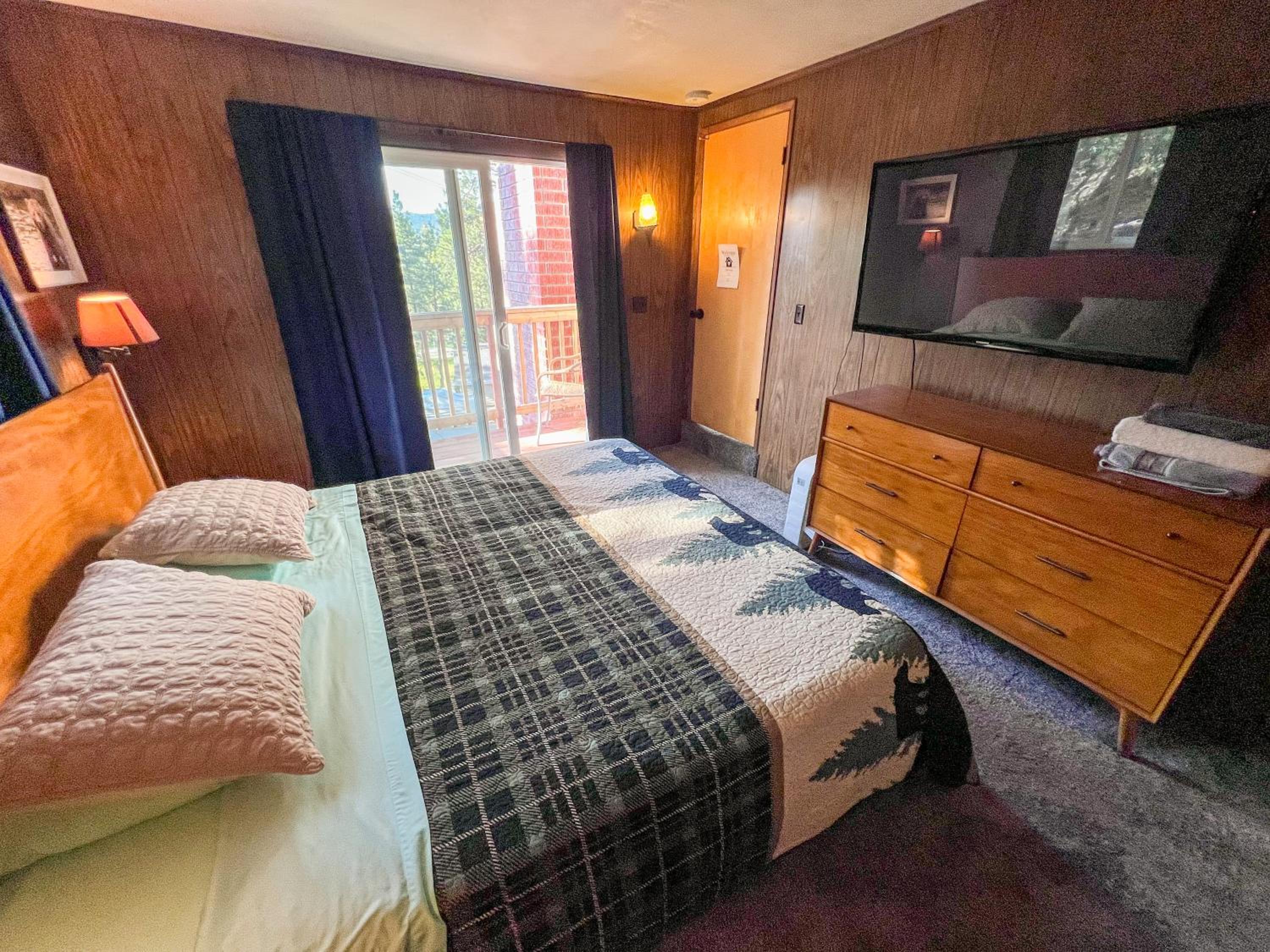 ITH Big Bear Lake Hostel & Lodge
