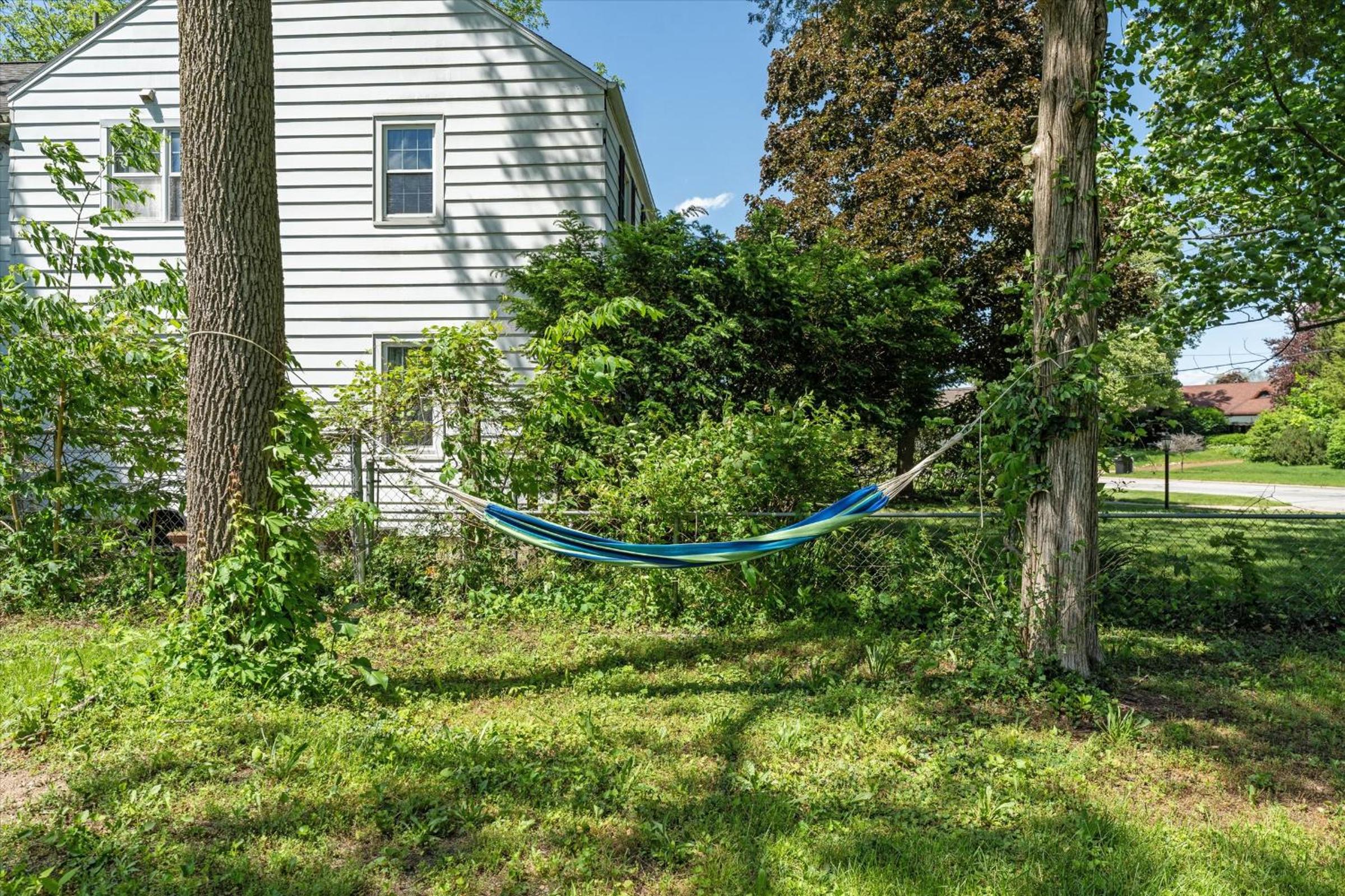 5bd Movie Theater - 7mins to UND - Backyard BBQ view 2