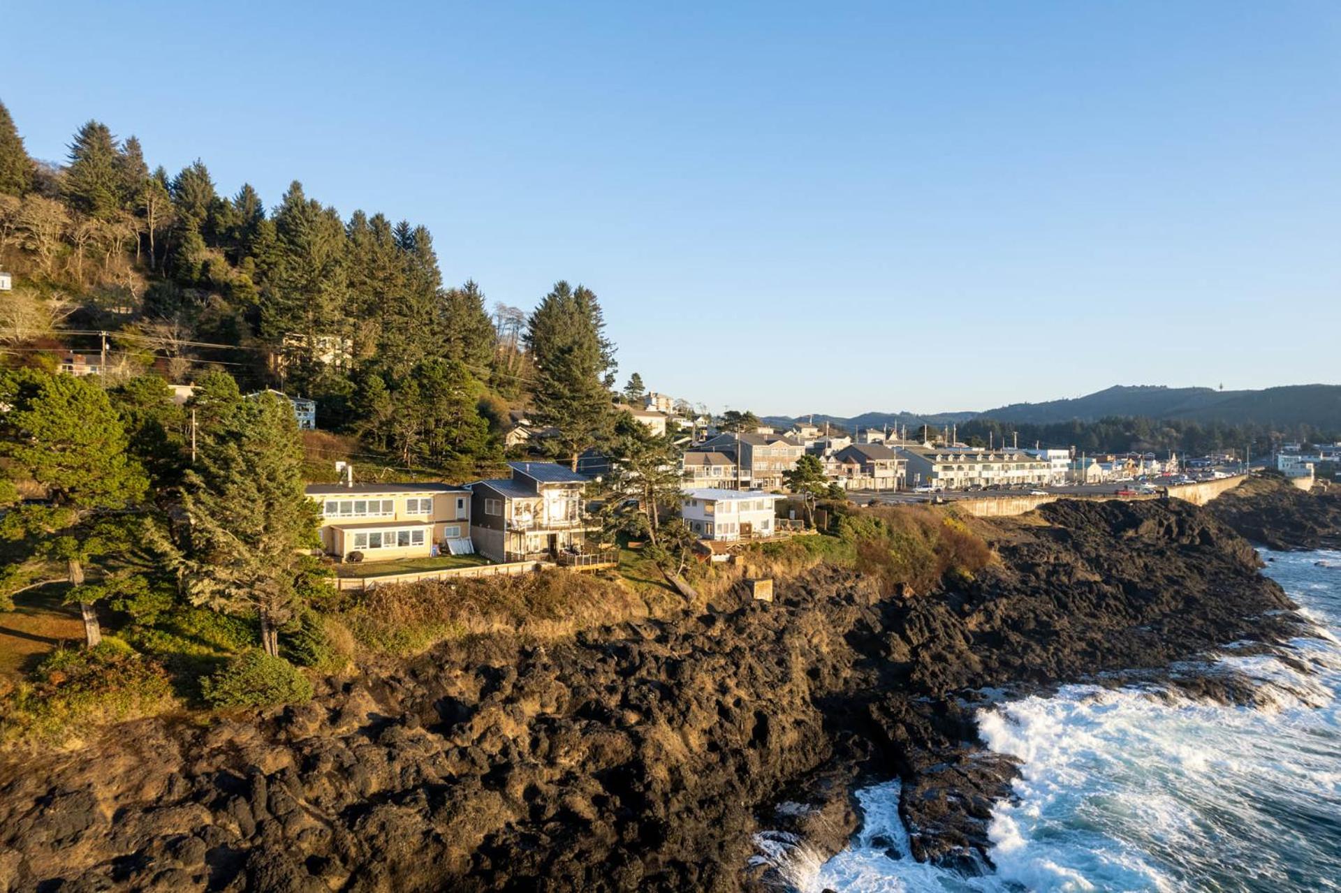 Hotel Ocean Front Condo! Spectacular Ocean Views! Walk to Everything! - Image 1