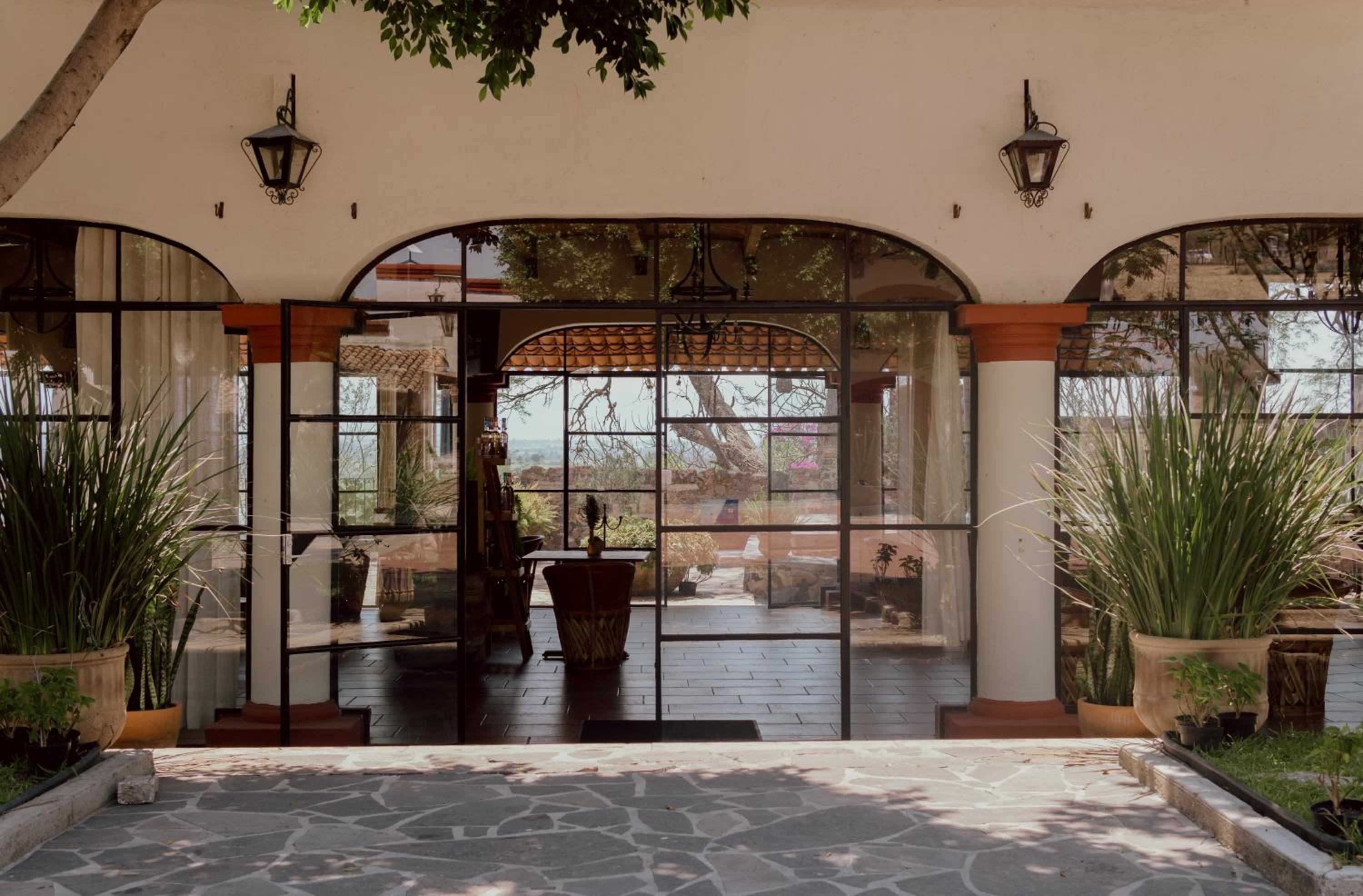 Lobby & Reception