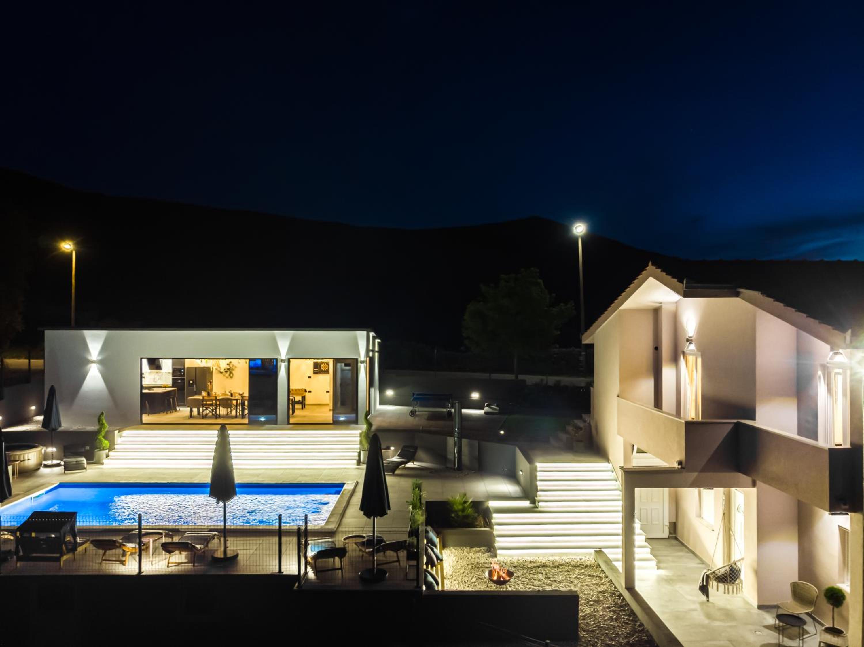 Jackal Holiday House with a heated pool and a jacuzzi