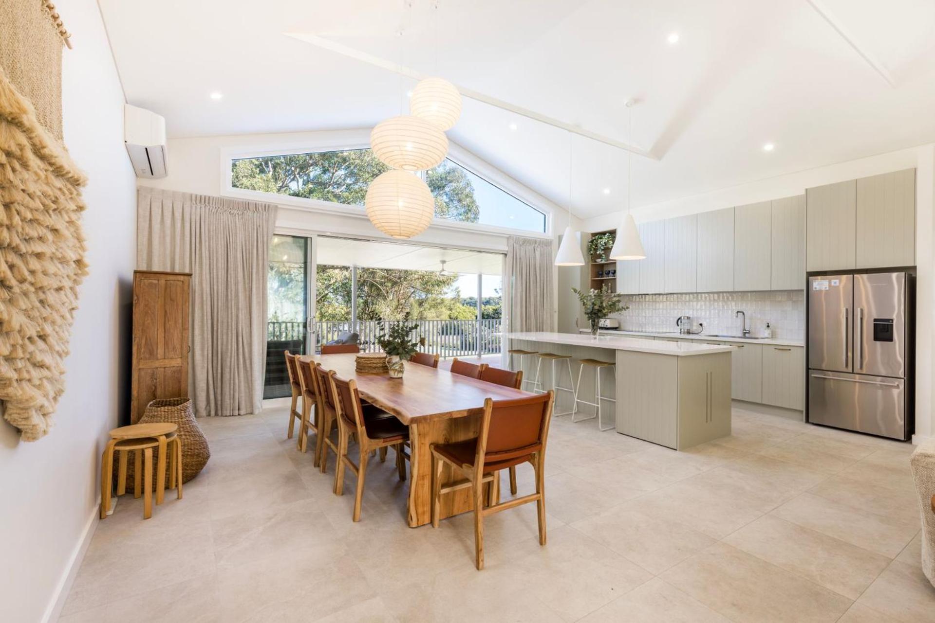 Carramar - Fireplace - Absolute Waterfront