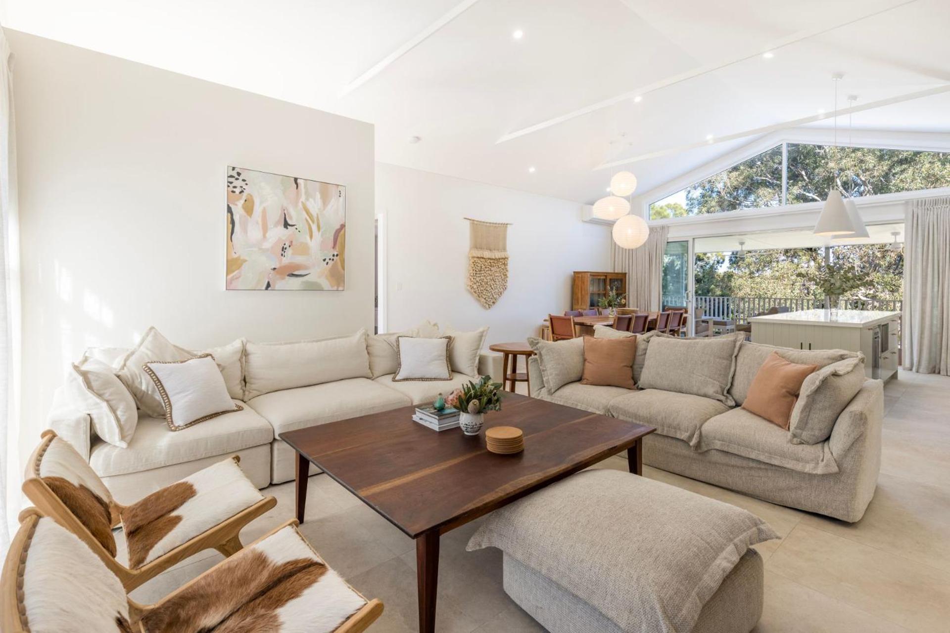 Carramar - Fireplace - Absolute Waterfront