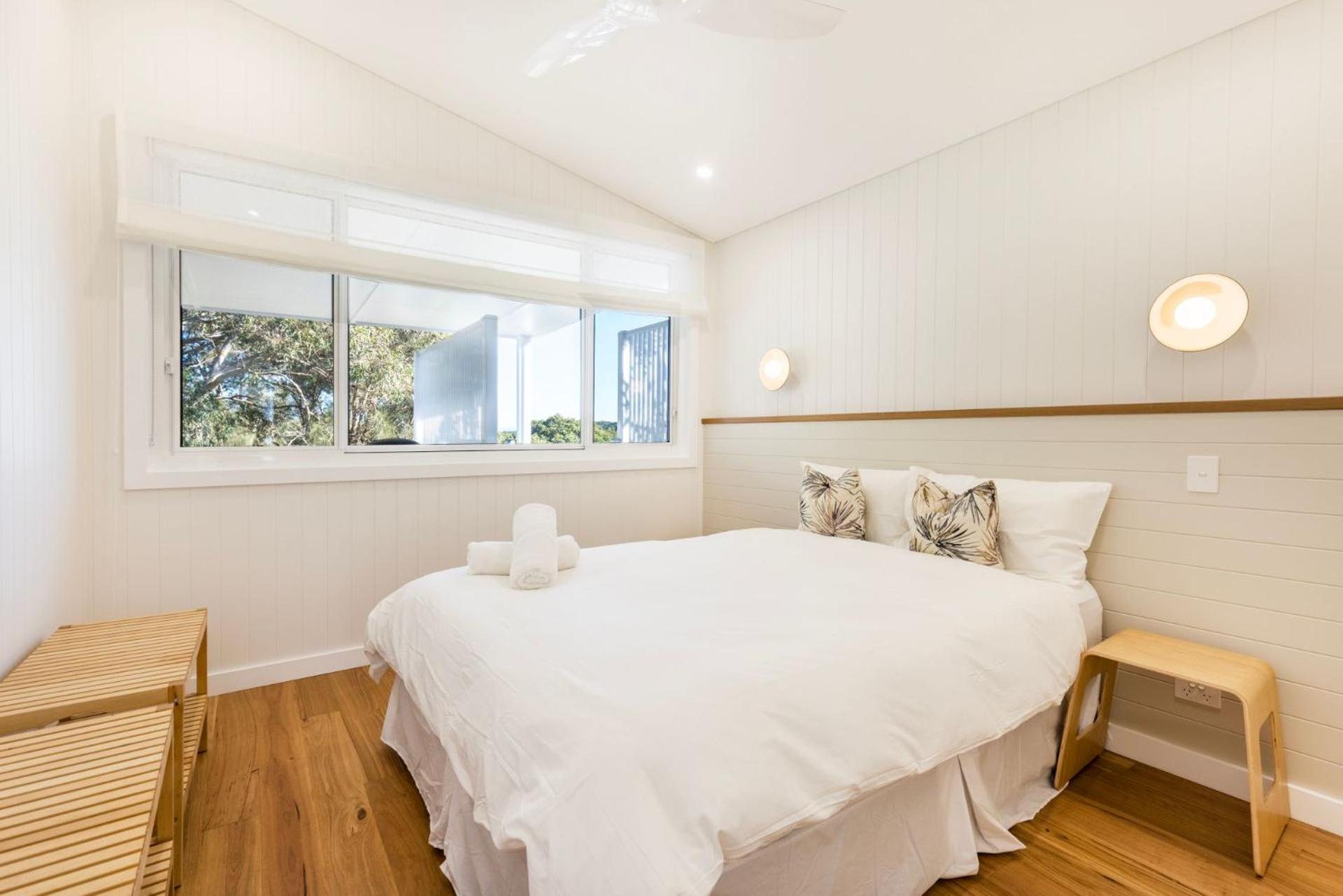 Carramar - Fireplace - Absolute Waterfront