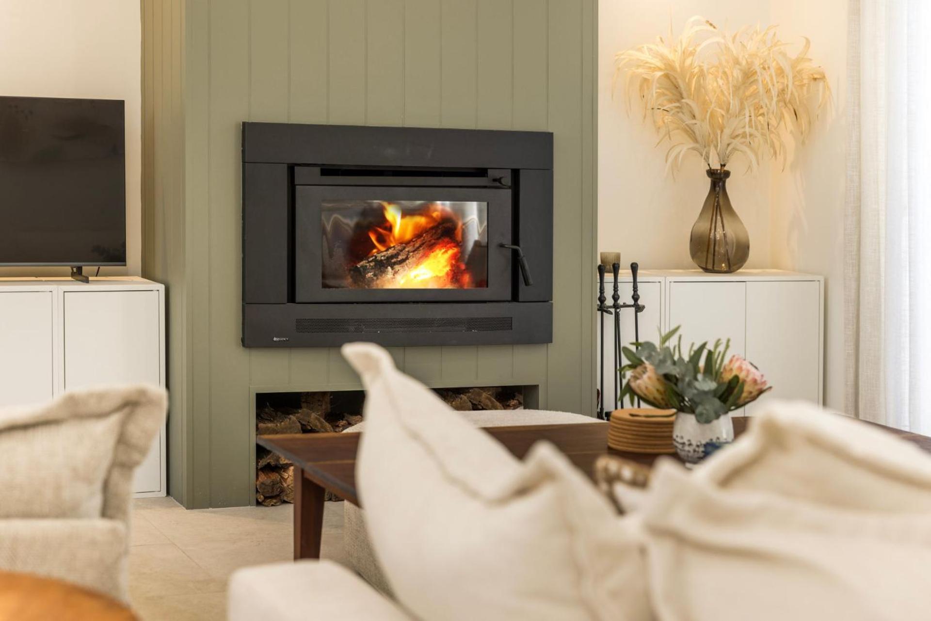 Carramar - Fireplace - Absolute Waterfront