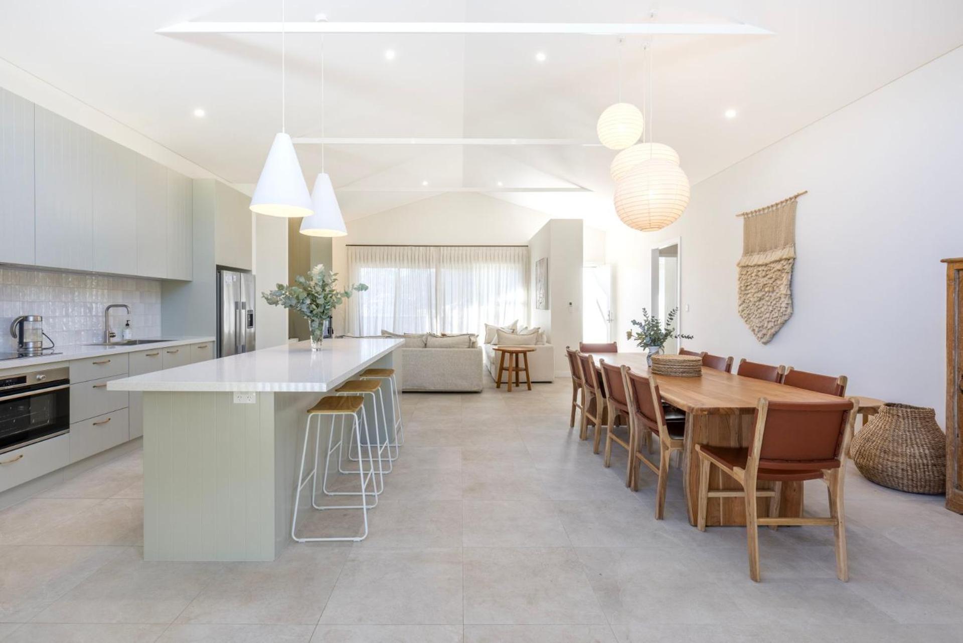Carramar - Fireplace - Absolute Waterfront