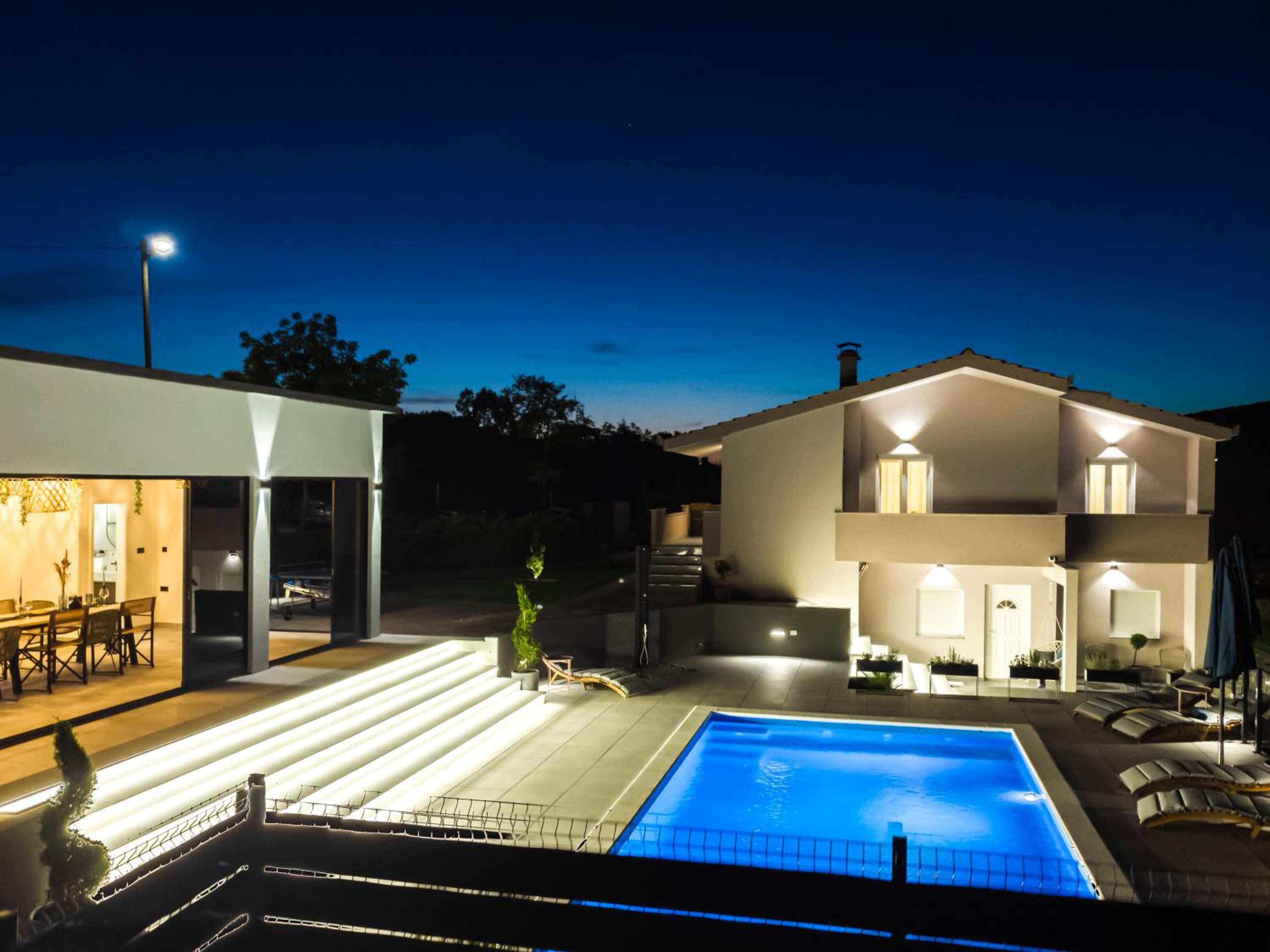 Jackal Holiday House with a heated pool and a jacuzzi