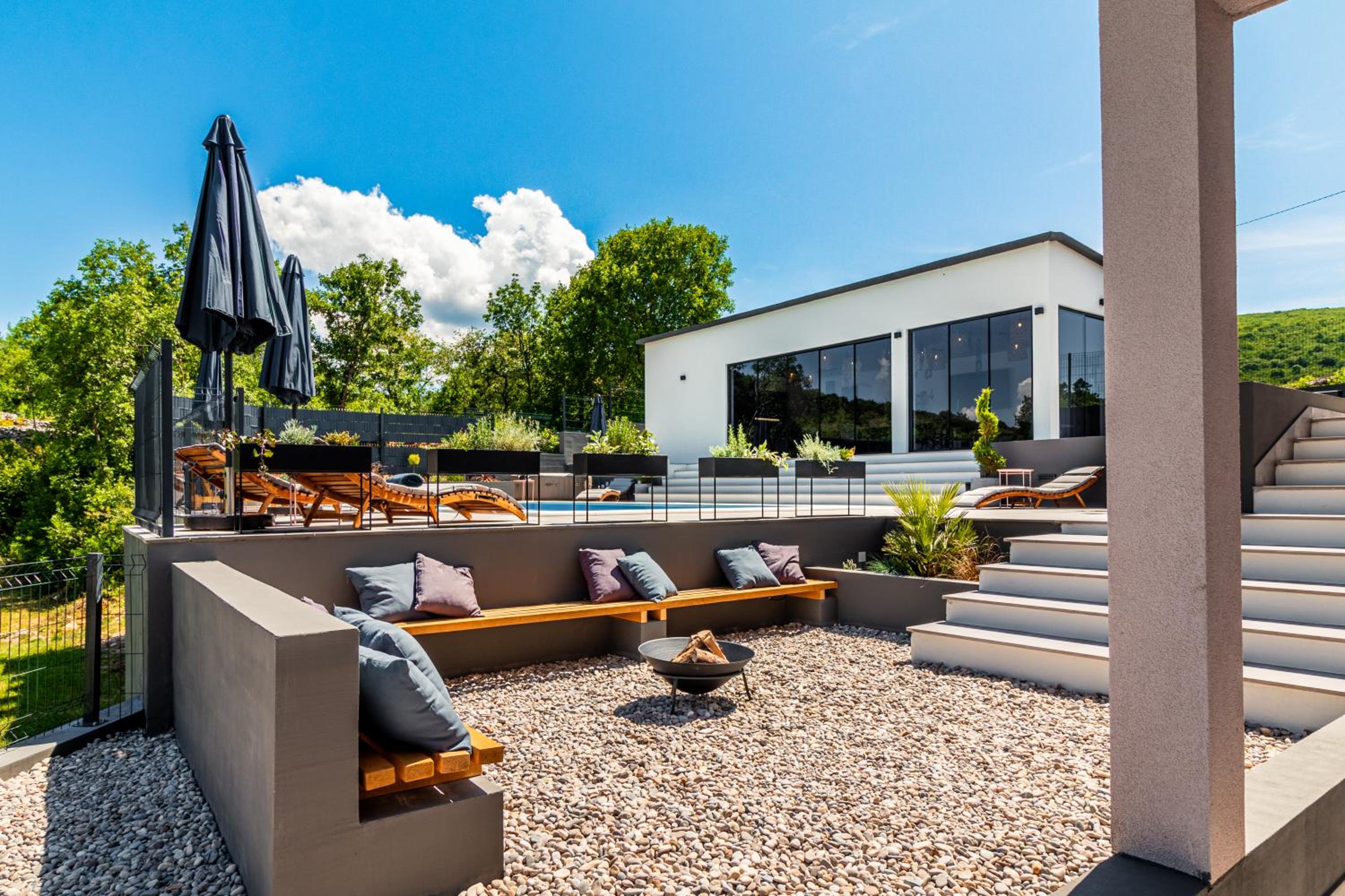 Jackal Holiday House with a heated pool and a jacuzzi