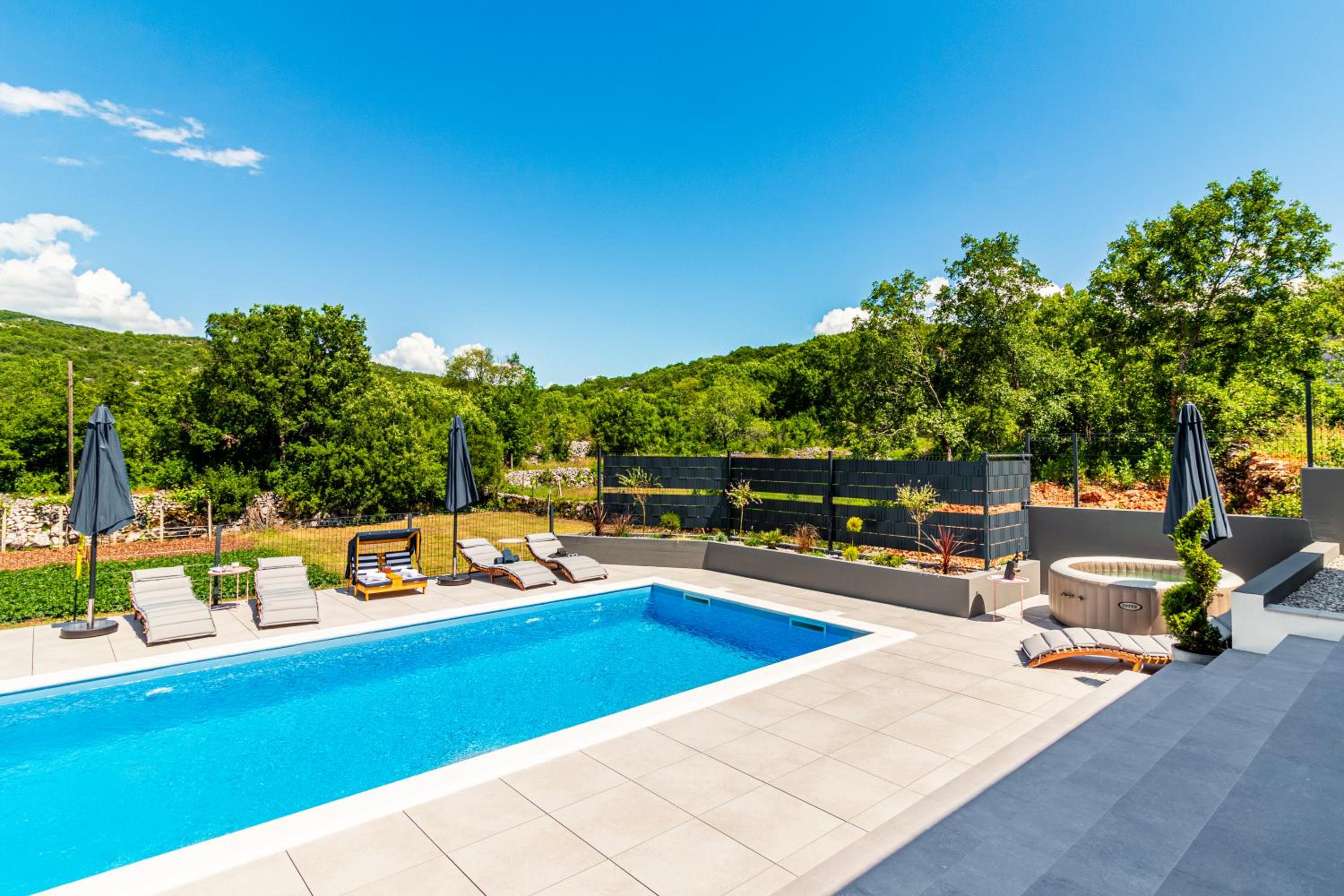 Jackal Holiday House with a heated pool and a jacuzzi