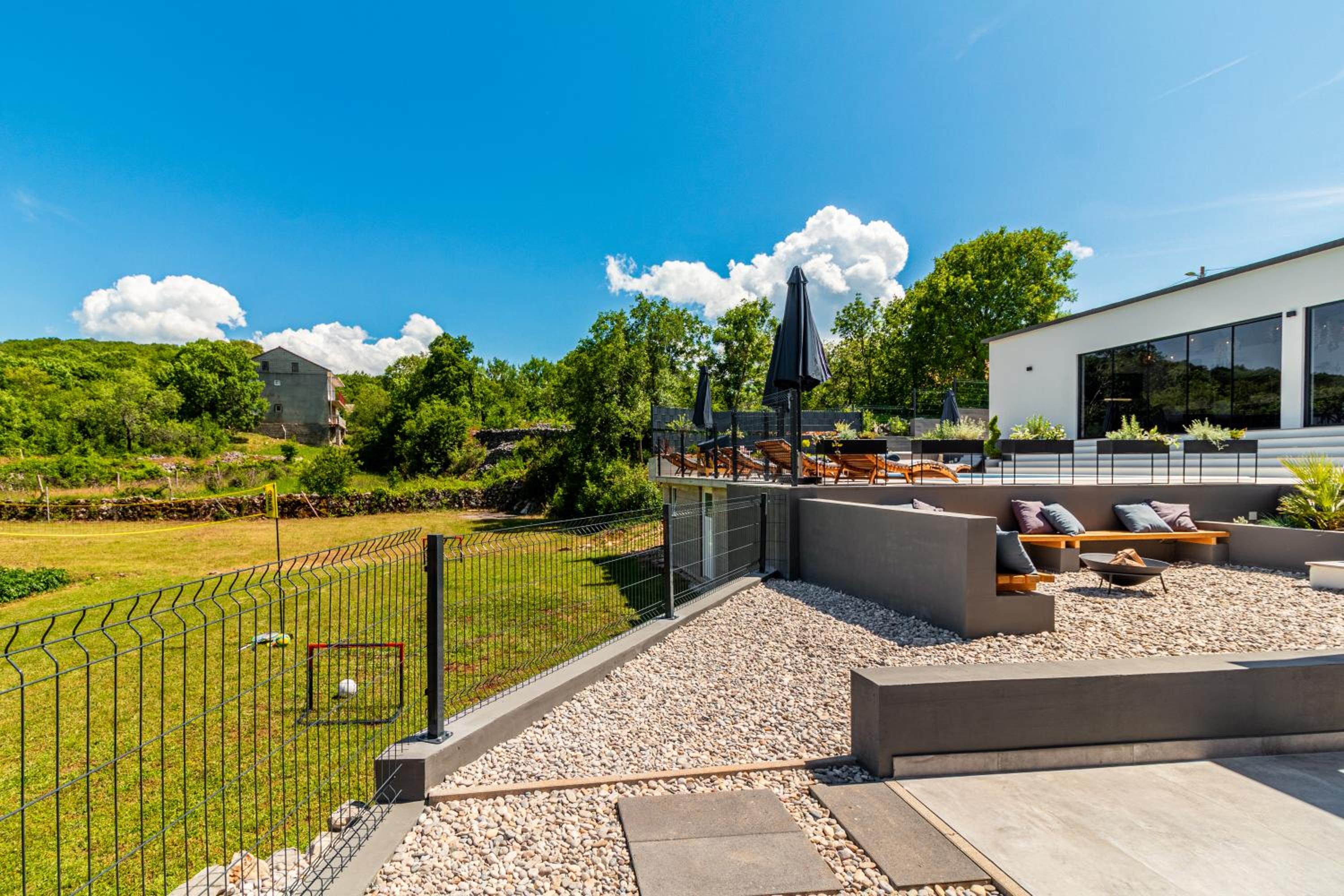 Jackal Holiday House with a heated pool and a jacuzzi