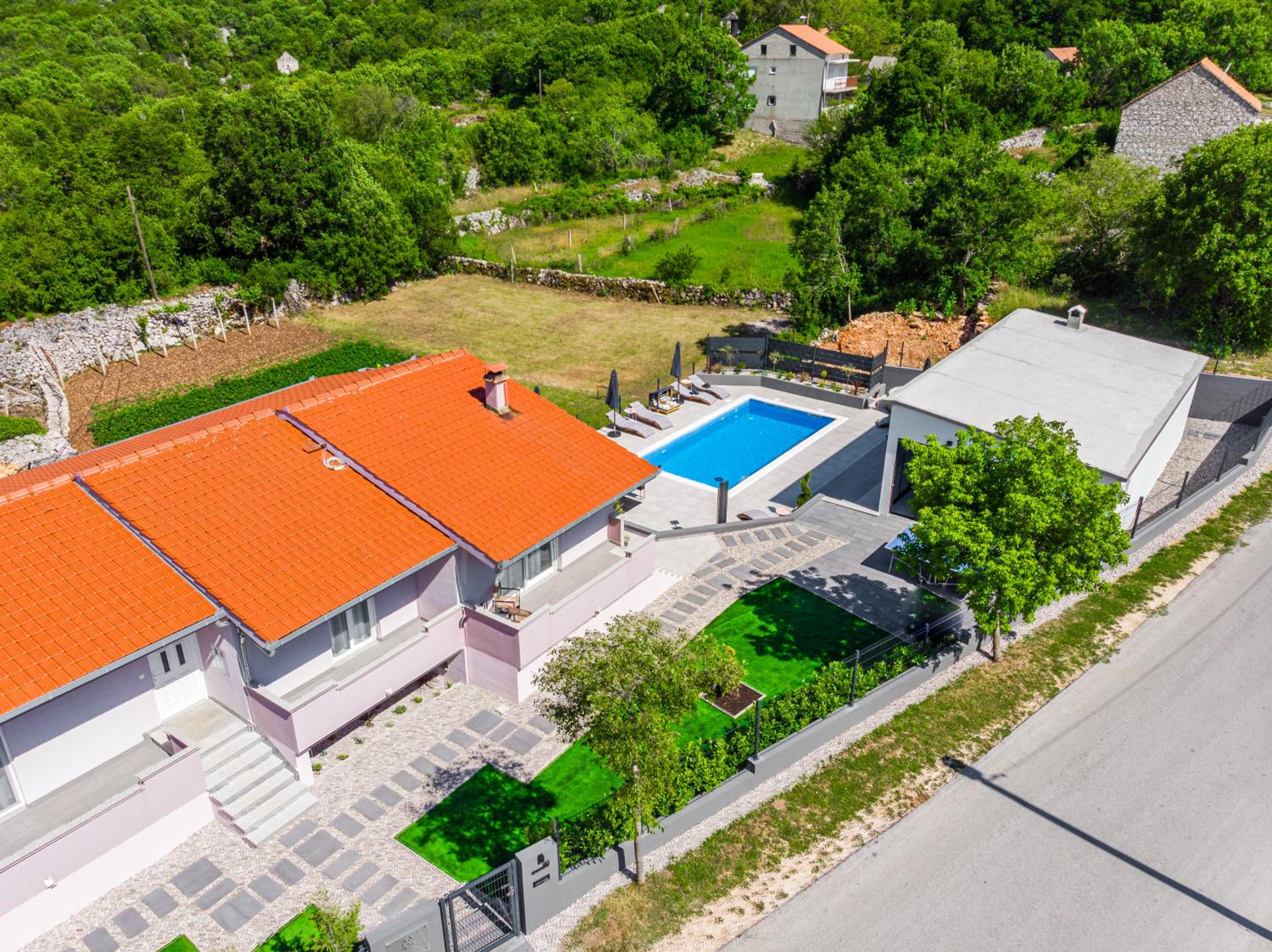 Jackal Holiday House with a heated pool and a jacuzzi