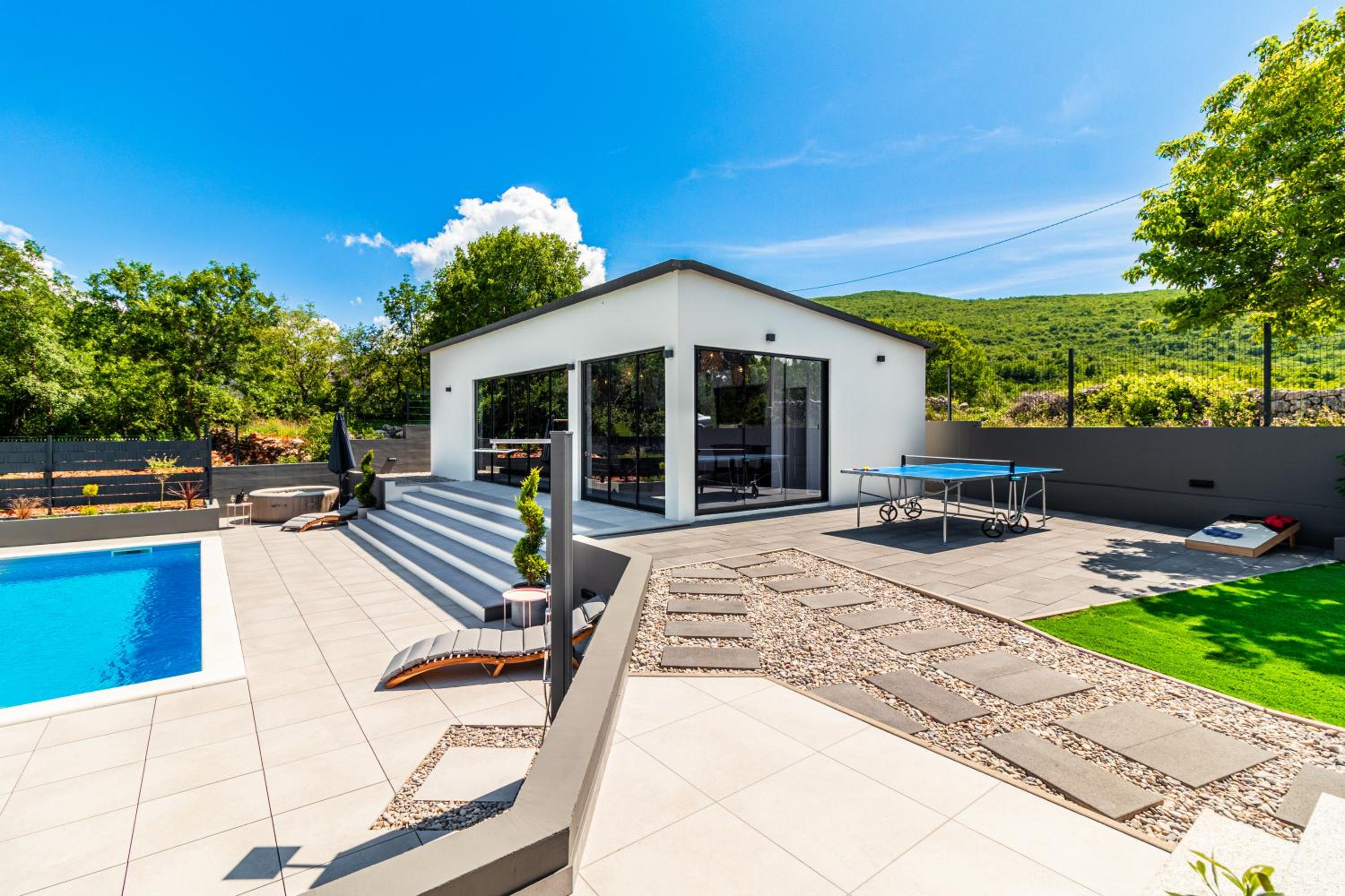 Jackal Holiday House with a heated pool and a jacuzzi