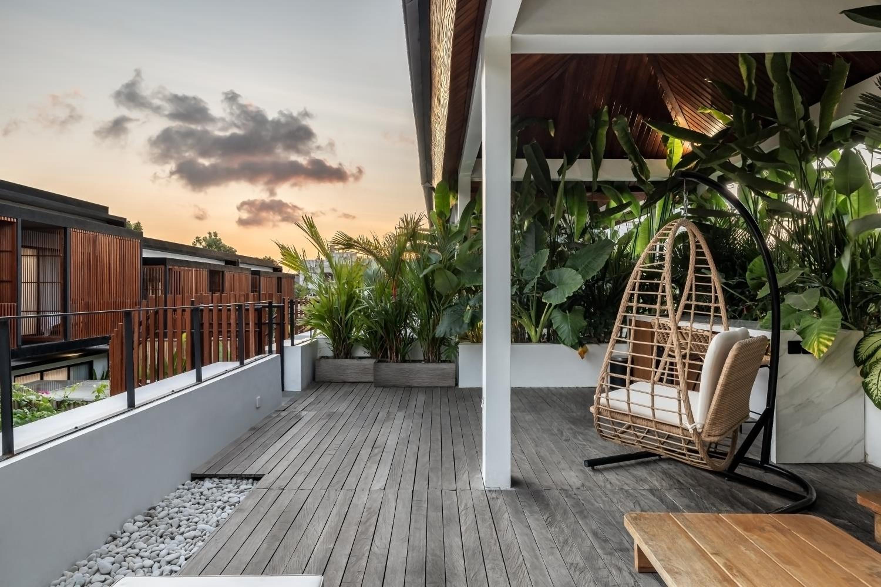 4BDR NEW Luxe 350m to BEACH villa I KIDS stay free I Living panoramic windows I AC I 9 meters pool view 2