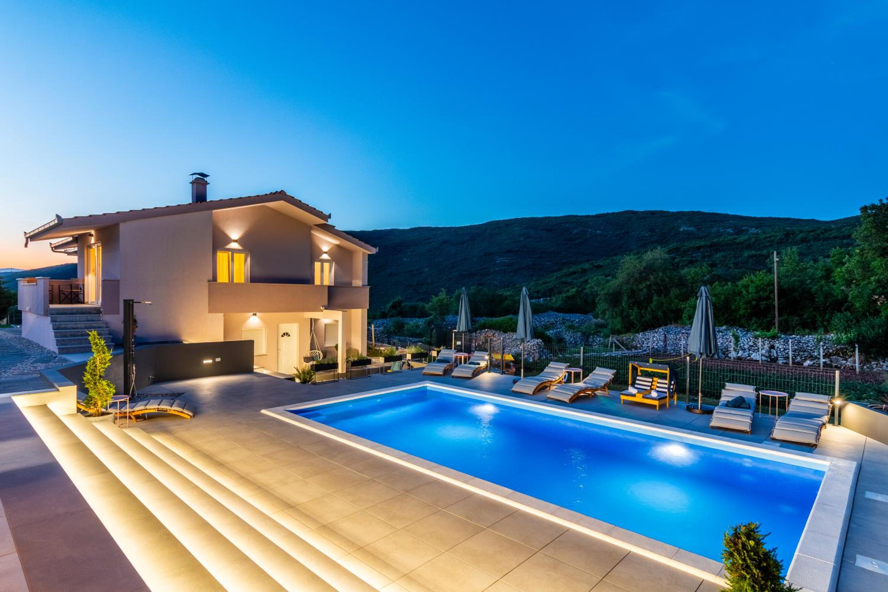 Jackal Holiday House with a heated pool and a jacuzzi