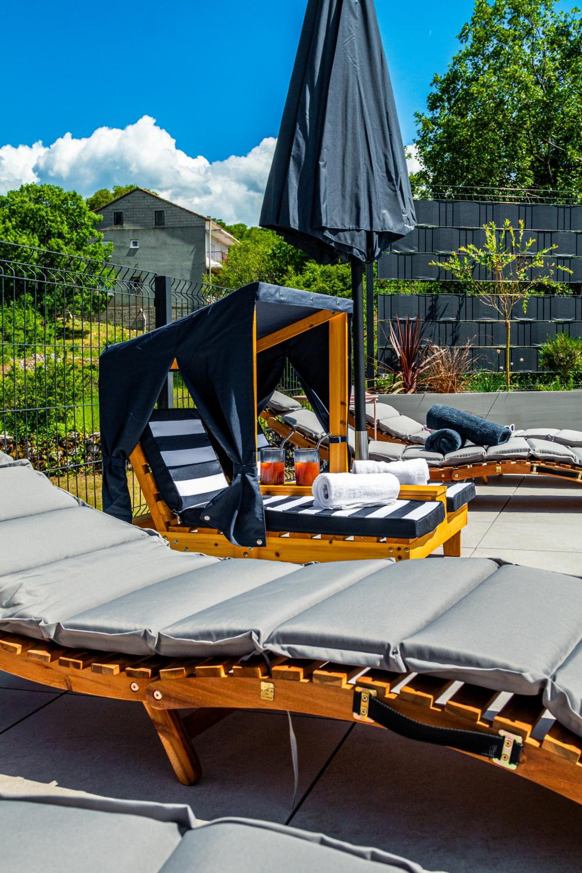 Jackal Holiday House with a heated pool and a jacuzzi