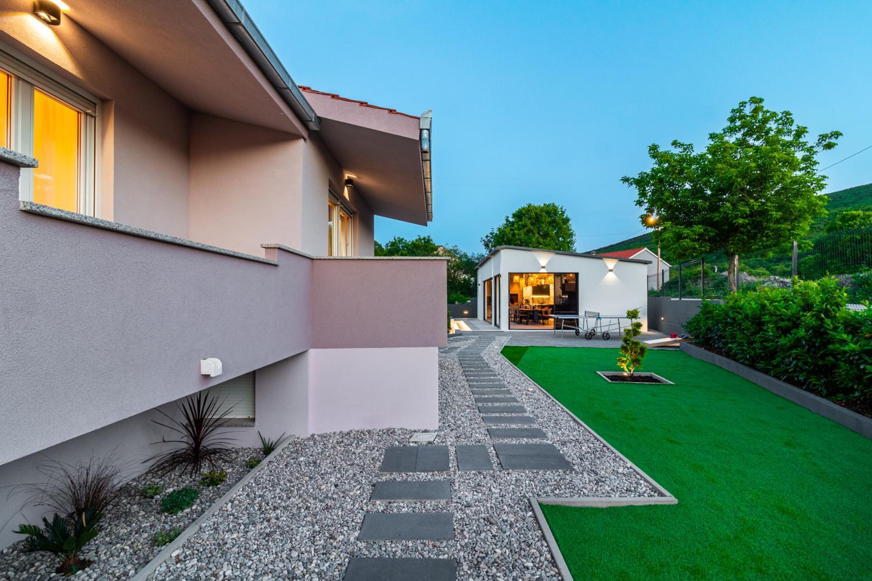 Jackal Holiday House with a heated pool and a jacuzzi