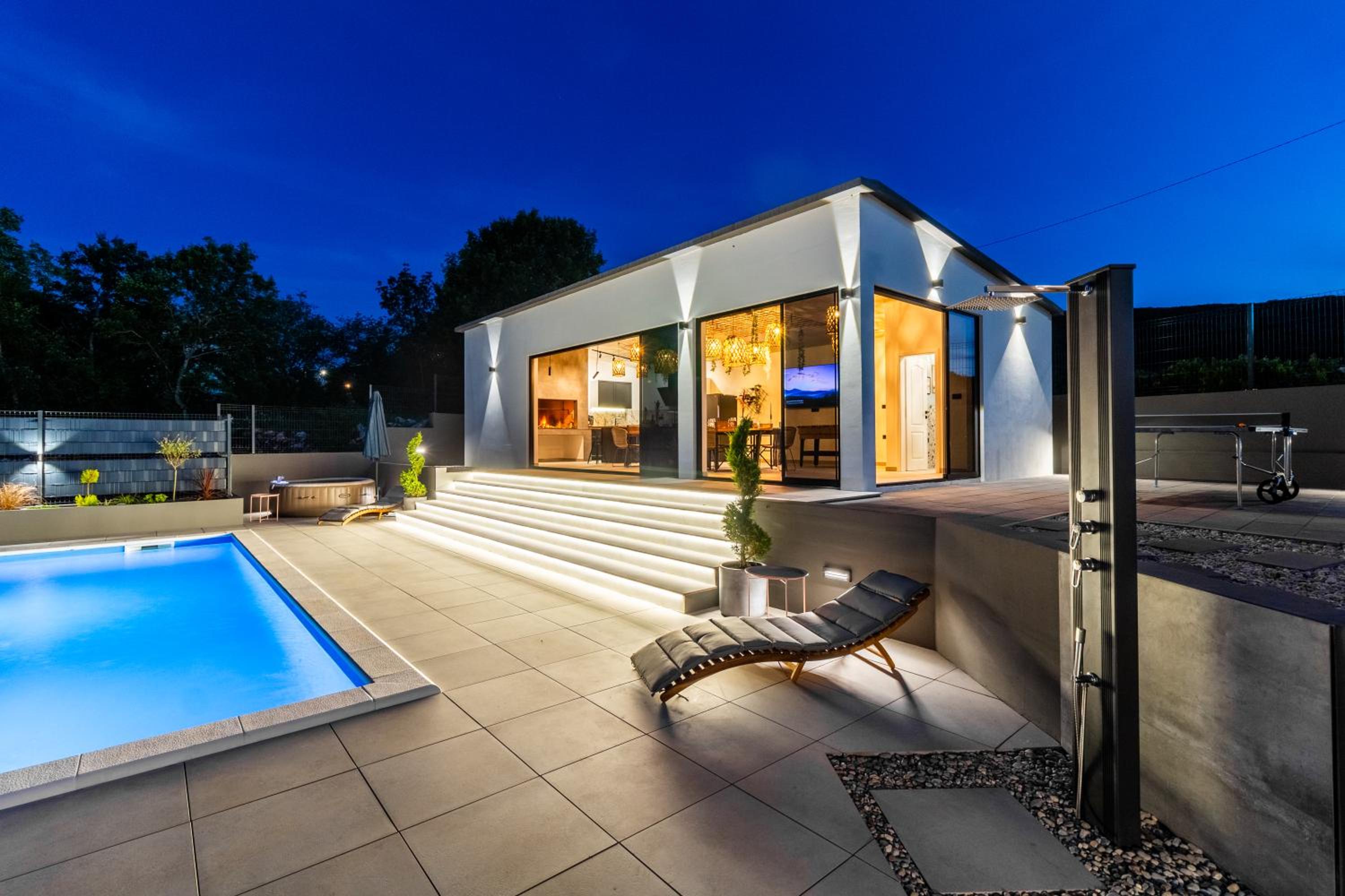 Jackal Holiday House with a heated pool and a jacuzzi