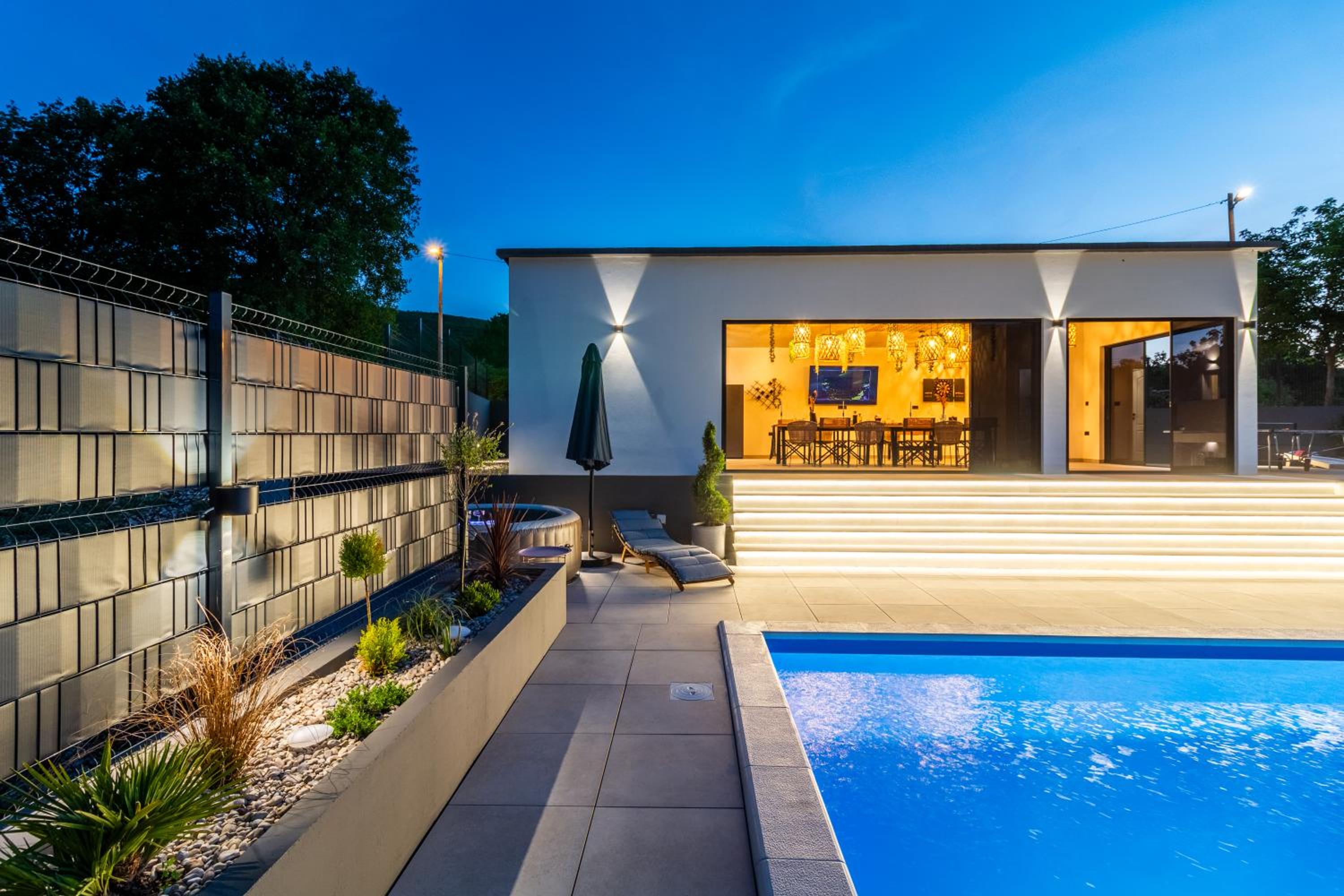 Jackal Holiday House with a heated pool and a jacuzzi