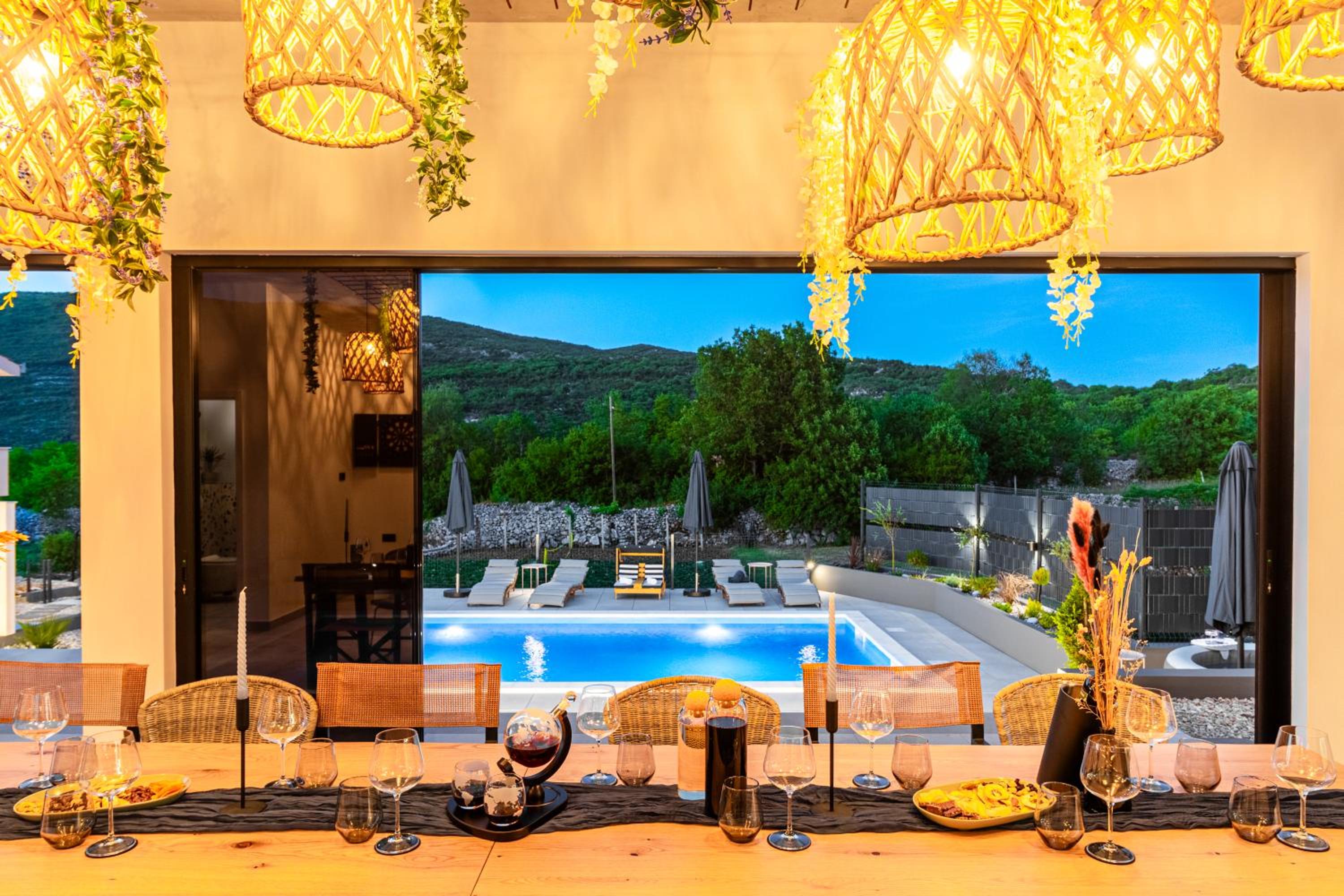 Jackal Holiday House with a heated pool and a jacuzzi