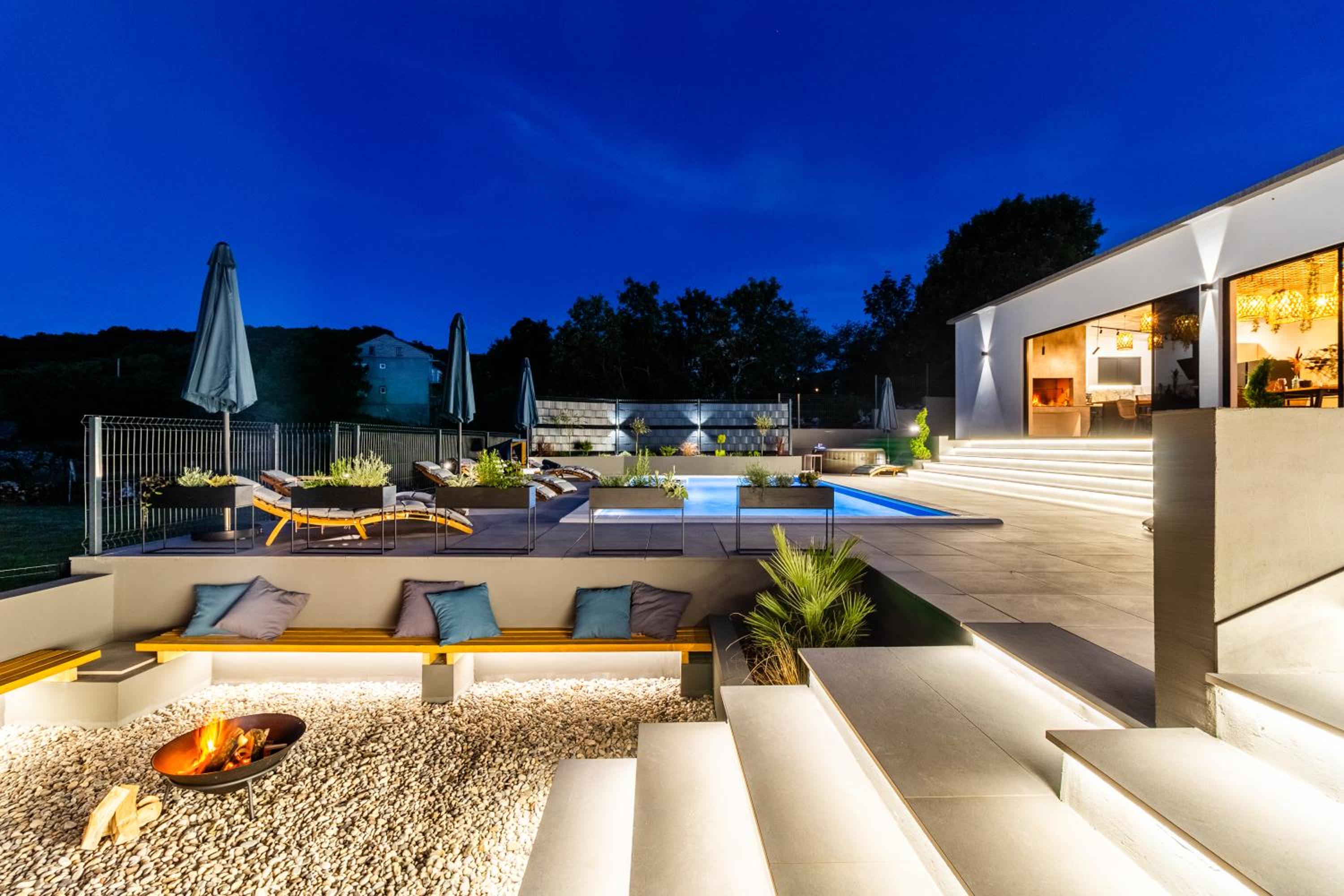 Jackal Holiday House with a heated pool and a jacuzzi