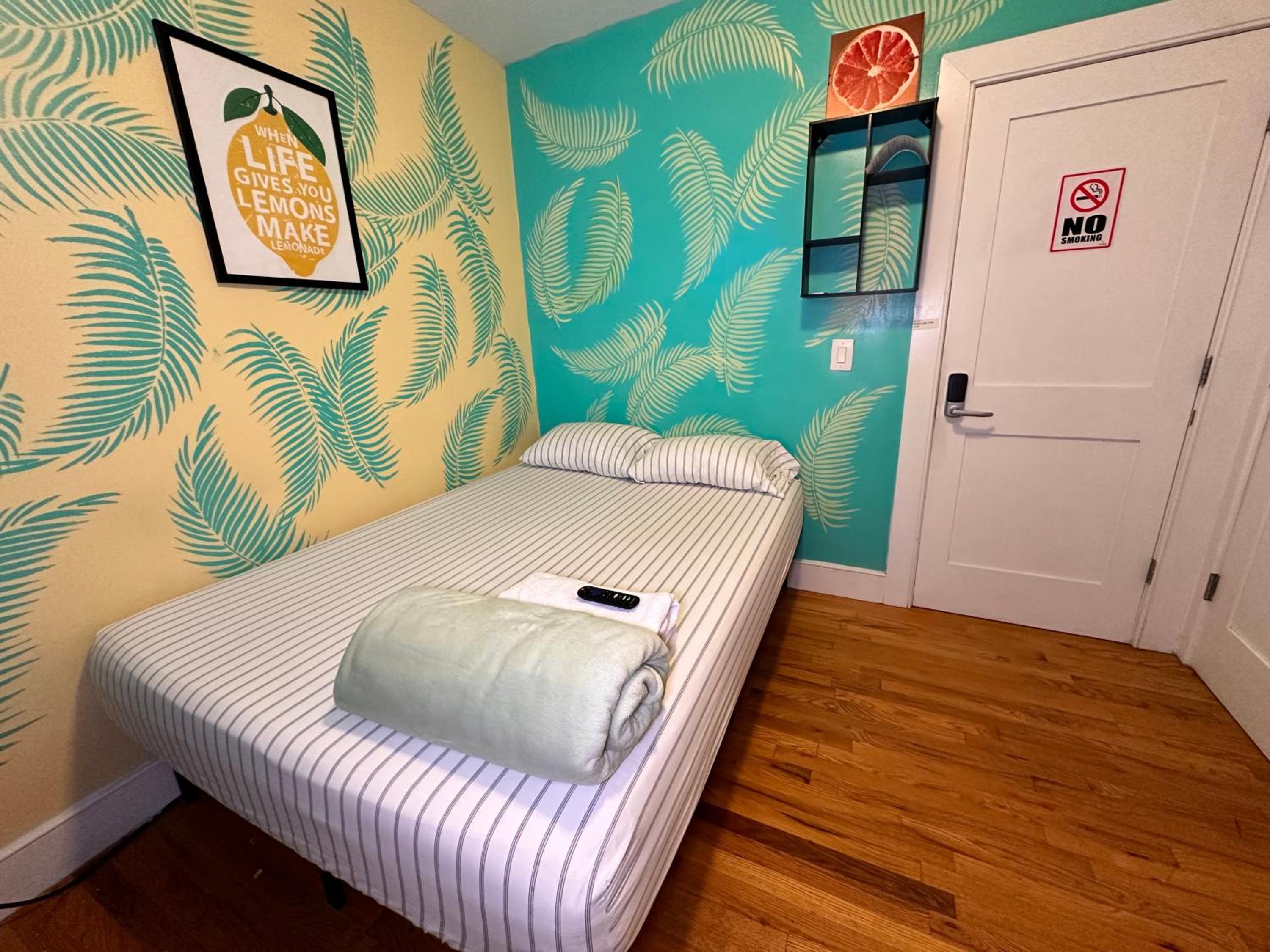 Lemon Vibes room in Guesthouse