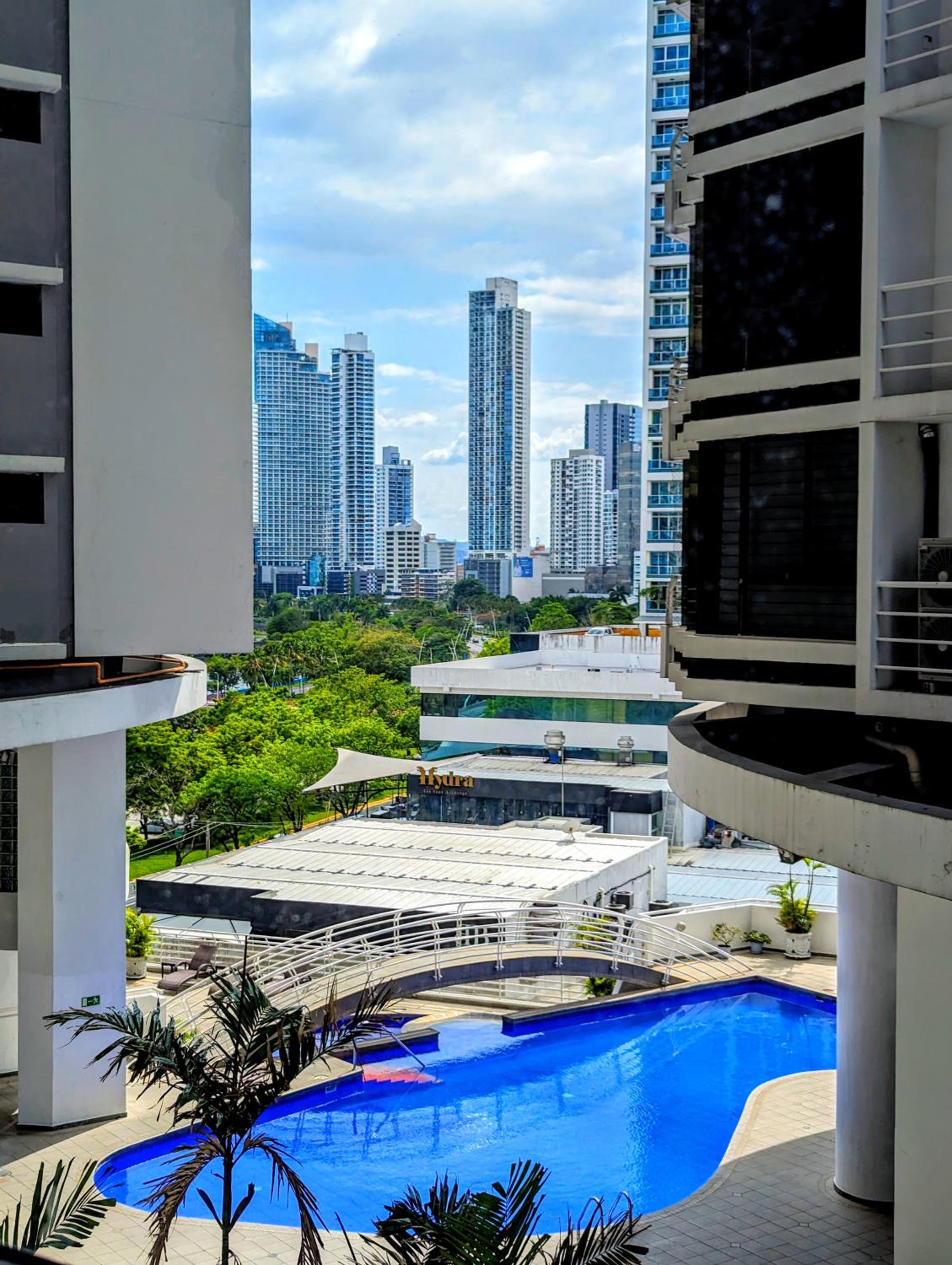 Yc 701-B l Habitacion en av Balboa view 2